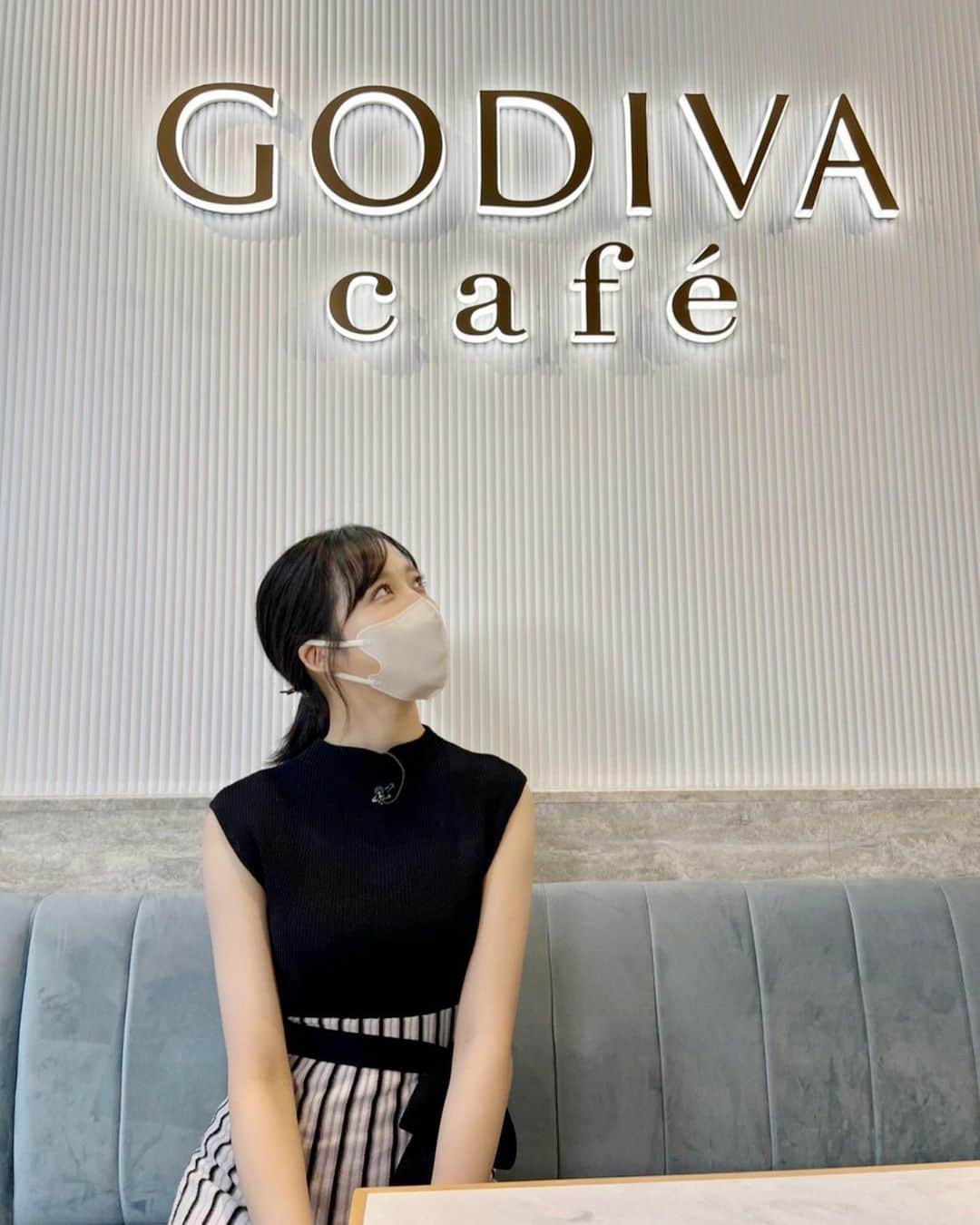 小栗有以さんのインスタグラム写真 - (小栗有以Instagram)「GODIVA〜🍫🤍  甘さの中にビター感があって 甘すぎなくて飲みやすかったです カフェの店内もオシャレで素敵でした🌿  #GODIVA#スイーツ#ゼリー」8月4日 20時03分 - yuioguri_1226