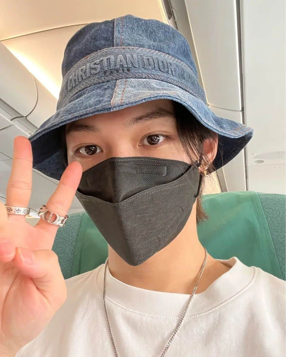 Stray Kidsさんのインスタグラム写真 - (Stray KidsInstagram)「BRB 🛫☁️  #straykids #felix #lovestay」8月4日 20時20分 - realstraykids