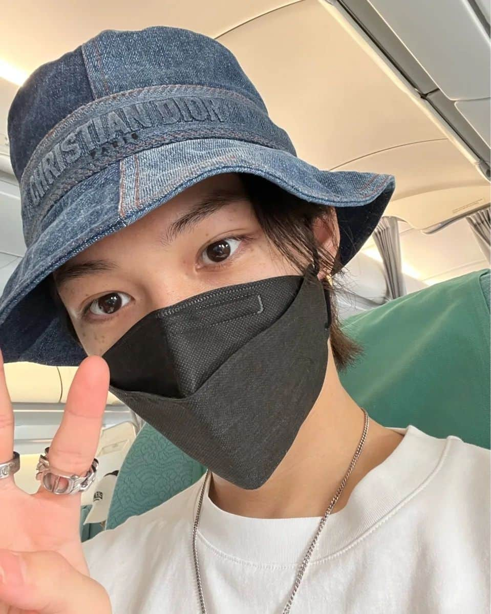 Stray Kidsさんのインスタグラム写真 - (Stray KidsInstagram)「BRB 🛫☁️  #straykids #felix #lovestay」8月4日 20時20分 - realstraykids