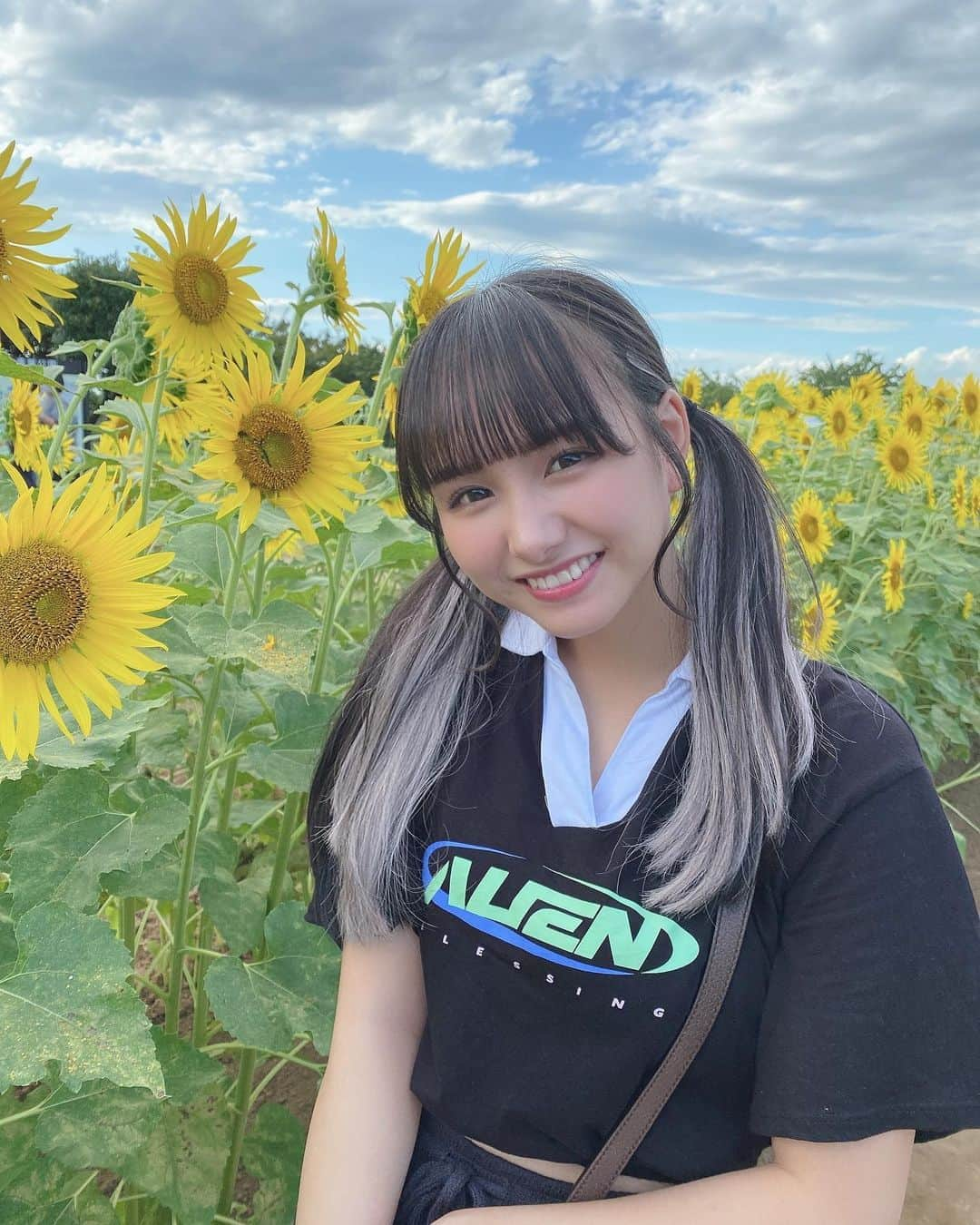 新谷真由さんのインスタグラム写真 - (新谷真由Instagram)「地元のひまわり畑🌻  日焼けした。」8月4日 21時28分 - ni_mayu43