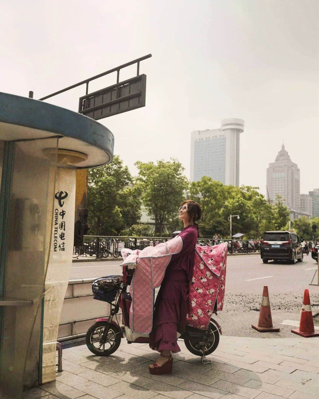 Yoshiko Kris-Webb クリス-ウェブ佳子さんのインスタグラム写真 - (Yoshiko Kris-Webb クリス-ウェブ佳子Instagram)「中国発のブランド @icicle__official に出会い、杭州に思いを馳せる。訪れたのは2019年8月。あの時よりもさらに発展した街並みになってるんだろうなぁ。#杭州」8月4日 23時58分 - tokyodame