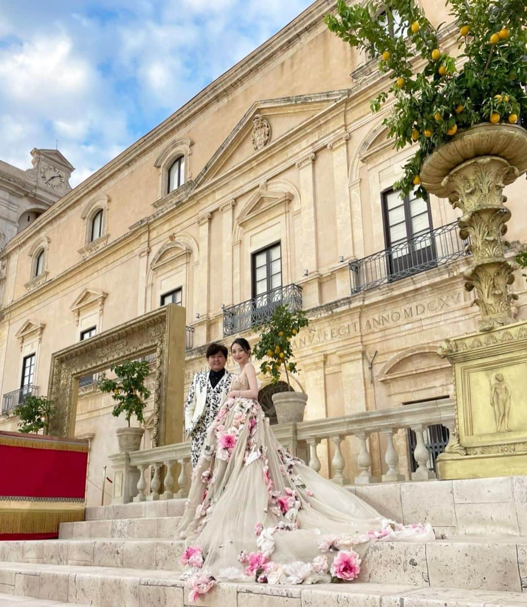 平田りえさんのインスタグラム写真 - (平田りえInstagram)「🍋🌸🍋🌸  結婚披露宴の時のドレス👰🏻‍♀️ また着る日が来るとは、、、 入ってよかった🌟」8月5日 6時55分 - riehirata0315