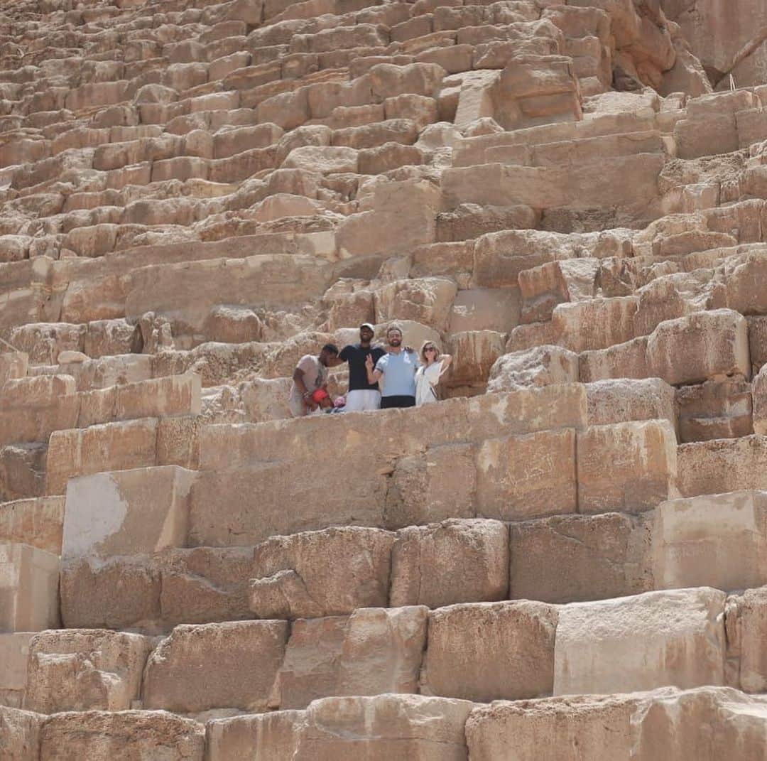 ブルック・バトラーさんのインスタグラム写真 - (ブルック・バトラーInstagram)「Yalla Habibi! Exploring and “working” in Egypt with these beautiful people.  @mk_mohamedkarim  @wwwjustleon  @iamwesmiller」8月5日 7時12分 - brookieserene