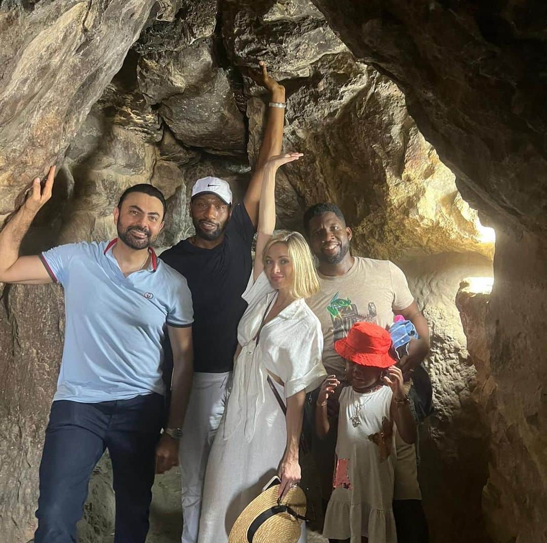 ブルック・バトラーさんのインスタグラム写真 - (ブルック・バトラーInstagram)「Yalla Habibi! Exploring and “working” in Egypt with these beautiful people.  @mk_mohamedkarim  @wwwjustleon  @iamwesmiller」8月5日 7時12分 - brookieserene