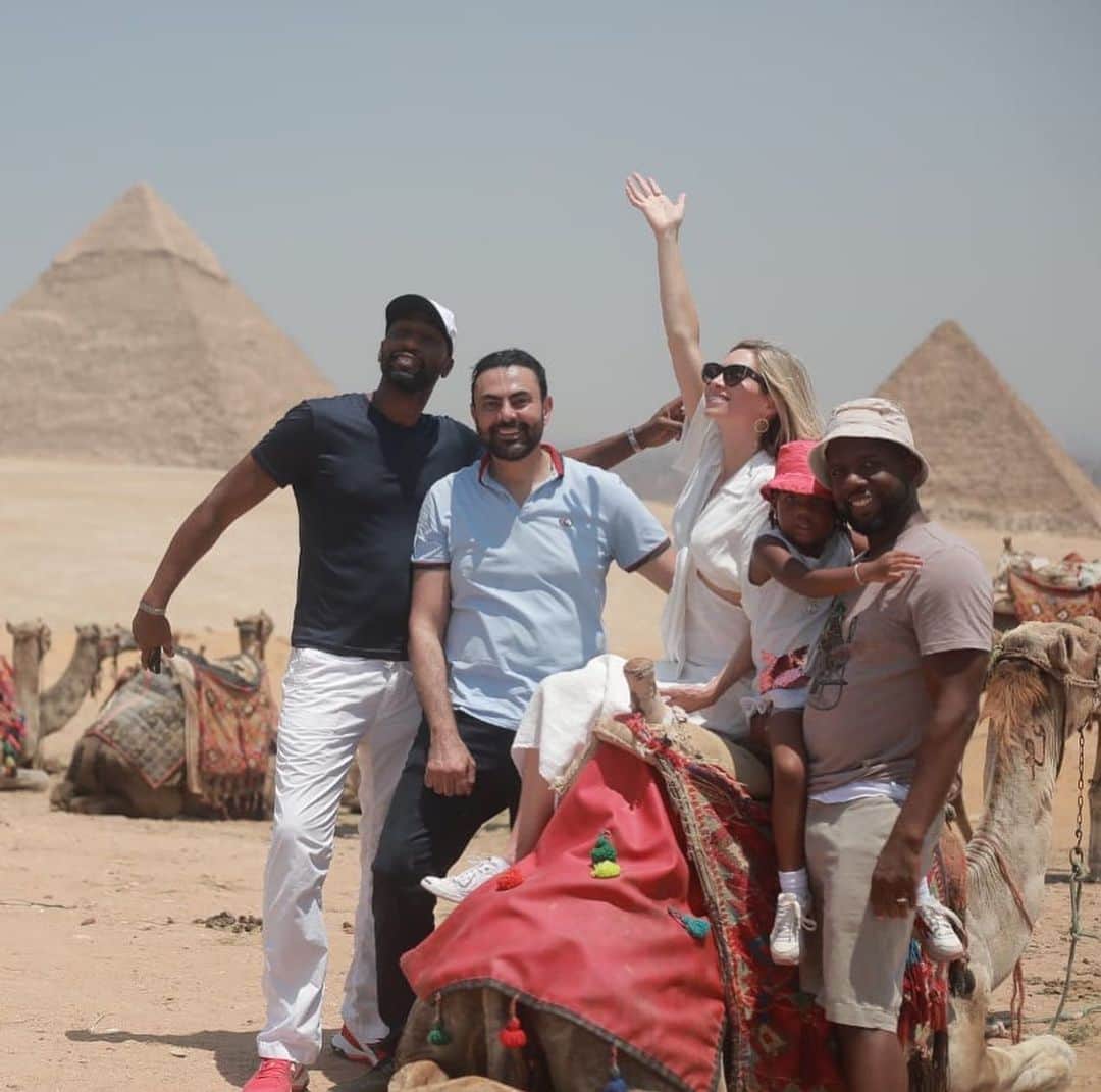 ブルック・バトラーさんのインスタグラム写真 - (ブルック・バトラーInstagram)「Yalla Habibi! Exploring and “working” in Egypt with these beautiful people.  @mk_mohamedkarim  @wwwjustleon  @iamwesmiller」8月5日 7時12分 - brookieserene