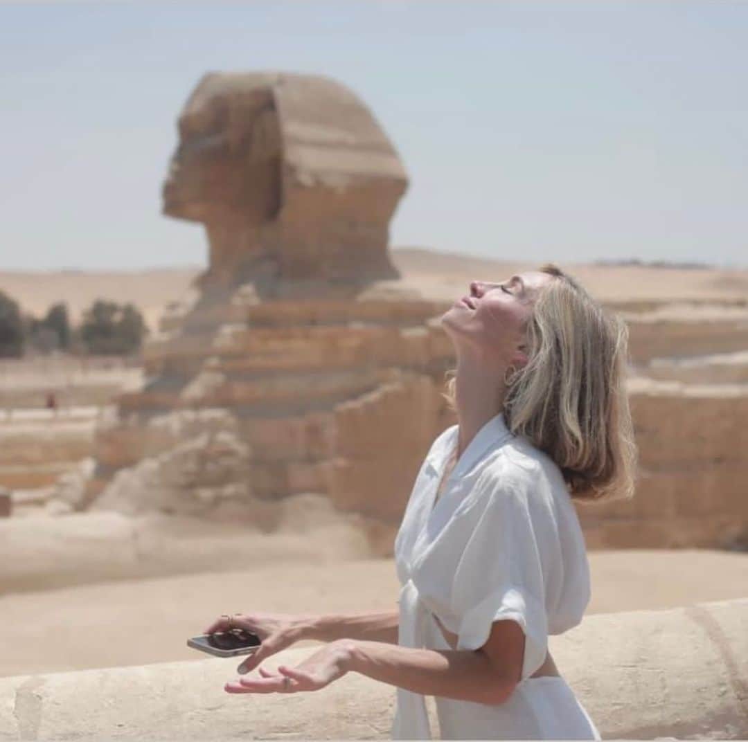 ブルック・バトラーさんのインスタグラム写真 - (ブルック・バトラーInstagram)「Yalla Habibi! Exploring and “working” in Egypt with these beautiful people.  @mk_mohamedkarim  @wwwjustleon  @iamwesmiller」8月5日 7時12分 - brookieserene