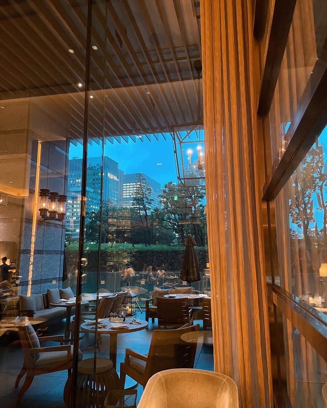 佐野友妃子さんのインスタグラム写真 - (佐野友妃子Instagram)「My fav place🤍🤍🤍 @palacehoteltokyo 🦋  パレスホテルのマロンシャンティが 好きすぎて必ず定期的に食べに行きます🧁  落ち着いててあまり人に会わないから好き🌛」8月5日 9時17分 - yukikosano1111