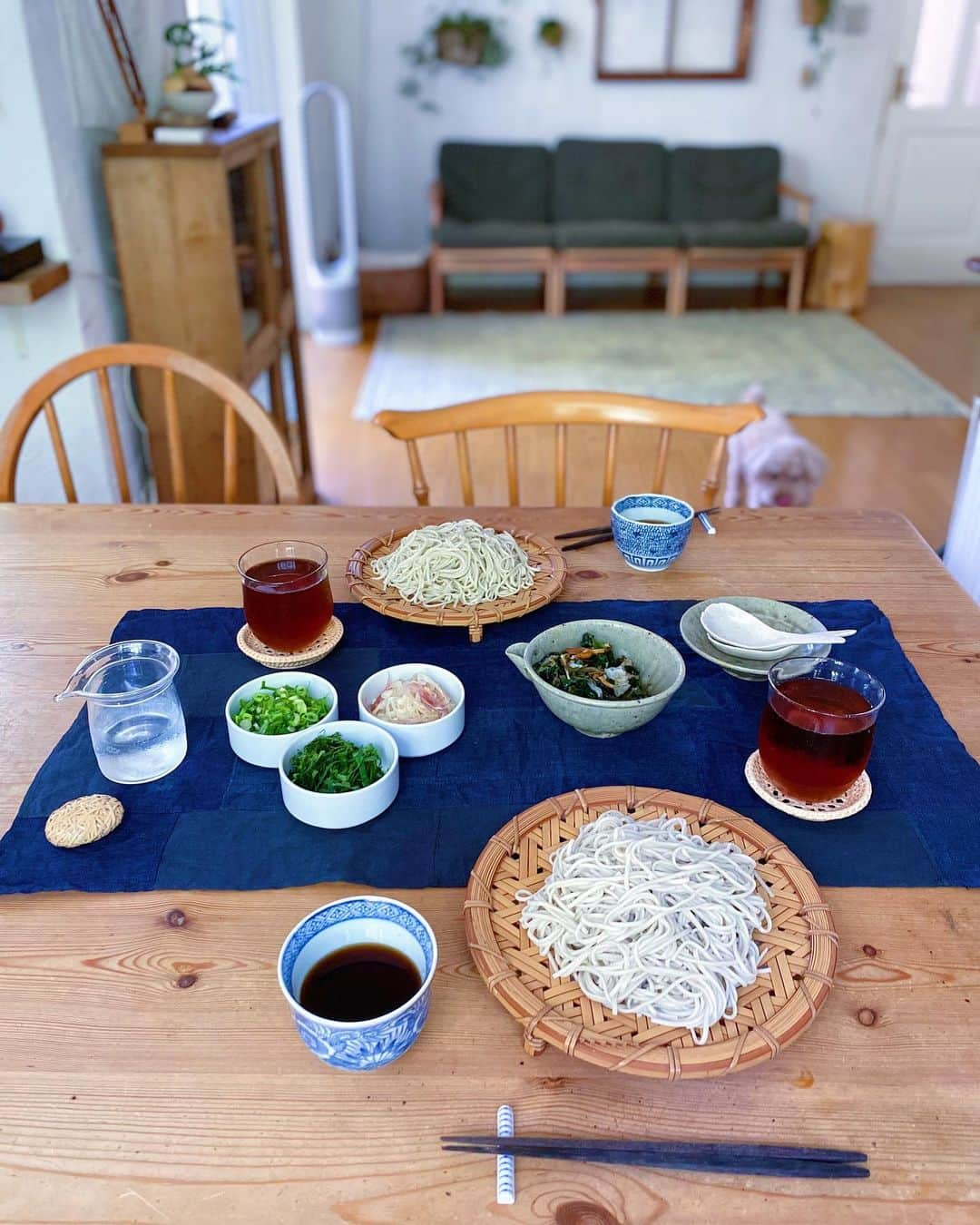 asamiさんのインスタグラム写真 - (asamiInstagram)「. 日本の食卓に欠かせないねばねば食材 食欲がないときでも食べやすくて スタミナがつく印象ですが 実際の健康効果は じつに多岐にわたるそう✨  今回お試しさせていただいたヌルねば福袋は 乾燥タイプのオクラやキノコなどなど 最大11種の具材がミックスされているので 食材を集める手間が省けて簡単＾＾  夏バテ防止に毎日おいしくいただいてます  ストーリーズにリンクを貼っていますので ご覧くださいね  @shizennoyakata #自然の館#味源#夫婦ご飯#今日のごはん#今日の朝ごはん#ヌルねばスープ#ヘルシーメニュー#料理記録#おひるごはん#おうちごはん#家庭料理#和食#おいしい#暮らし#暮らしを楽しむ」8月5日 10時30分 - asamiiimasa