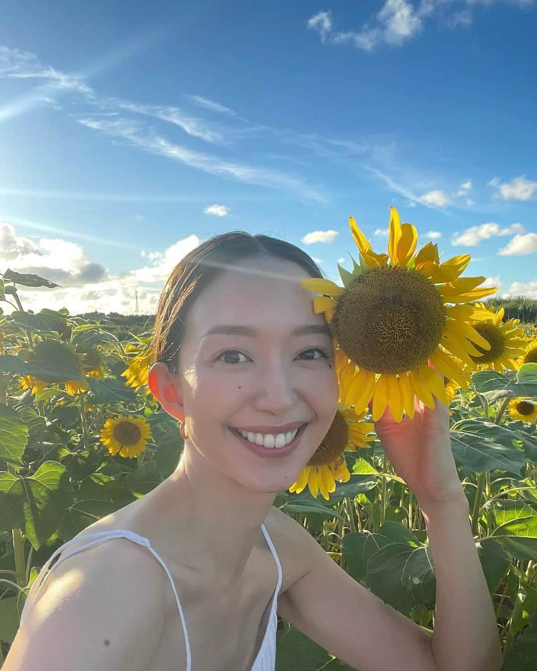 松島花さんのインスタグラム写真 - (松島花Instagram)「: 今日で33歳になりました🌻 同じお誕生日の皆さん♡ 8月生まれの皆さん♡ おめでとうございます😆🍉 : いつもイイね♡やコメント♡して 下さってありがとうございます🙏🏻 私は皆さんからのコメントに いつも元気をもらっています🤗 33歳もよろしくお願いします💛 : #10時37分産まれ #8月5日  #誕生日 #夏休み中」8月5日 10時39分 - hana_matsushima_official