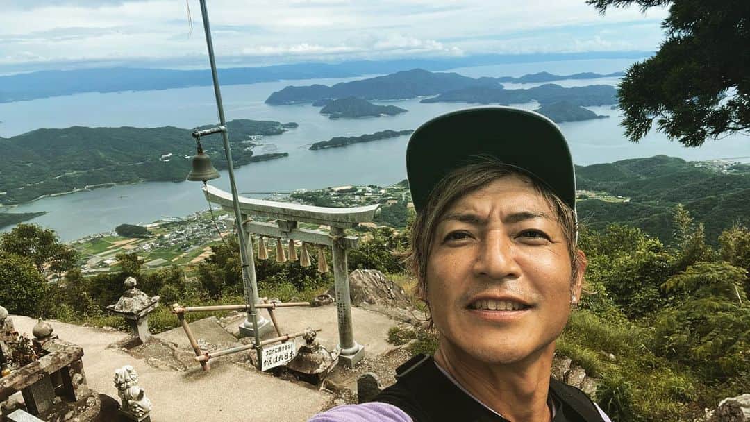 つるの剛士さんのインスタグラム写真 - (つるの剛士Instagram)「今日も最幸な場所に来させてもらっております。  日本、好き。  #熊本県　#天草　#倉岳 #遠くへ行きたい @tohkuytv  #にっぽん共有　#ふるさと共有」8月5日 15時12分 - takeshi__tsuruno