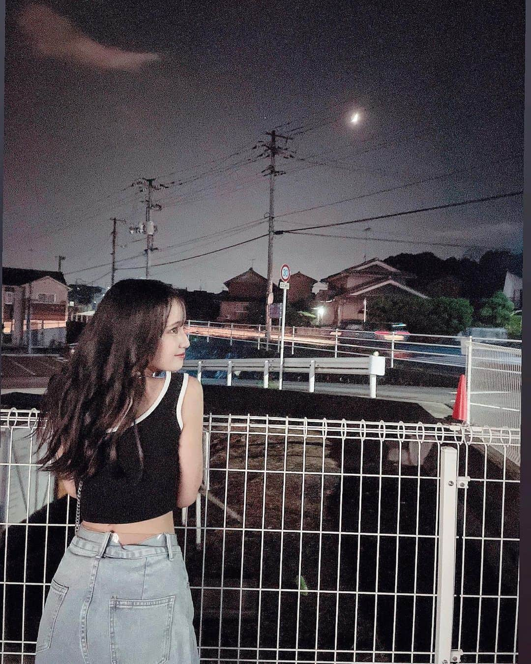 村上美侑羽さんのインスタグラム写真 - (村上美侑羽Instagram)「夜のこの場所が大好き🖤🌙 今日からやっと課題始めた、、、💦 #love」8月5日 16時25分 - miyuuuuu0123