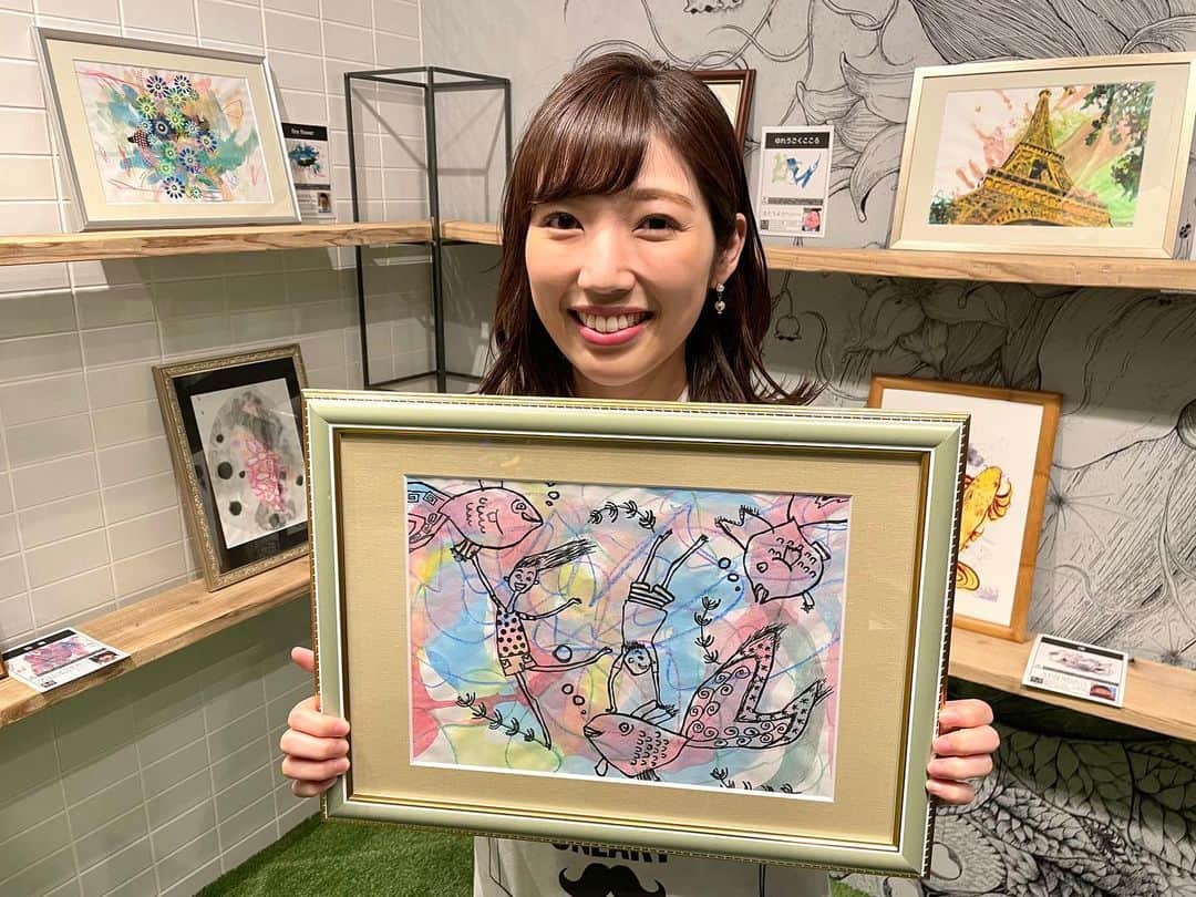 北海道放送「今日ドキッ!」さんのインスタグラム写真 - (北海道放送「今日ドキッ!」Instagram)「"障害のある子どもたちの個性をアートに―”  知的障害のある子ども達とアーティストがコラボした絵画が並ぶ作品展「ONEART」 @oneart2016  が札幌で開催されています。  ※札幌シャンテ(中央区南1西1)で7日(日)まで開催。 入場無料、午前10時～午後8時 また、8月17日(水)〜28日(日)は、SPECIAL CLUB（中央区南5条西2・オークラビル 6F）で開きます。※日曜定休  作品はすべて、子供たちが描いた絵をベースに、 国内外のアーティストや著名人が 加筆・加工をし、アート作品に仕上げたものなんです。  展示している作品は企業や個人にレンタルし、 その売り上げの6割を絵を描いた子供の家庭に届け、 支援につなげています。  　 このプロジェクトを主宰するアーティスト、 けみ芥見さん @chemi.akutami  からの依頼で、今回なんと、森田絹子アナウンサー @hbc_moritakinuko も作品づくりに参加‼️  どんな作品になったのでしょうか？  さらに、けみさんにもインタビューし、 ONEARTの魅力に迫りました。  きょう５時台に詳しくお伝えします。」8月5日 16時40分 - hbc_kyodoki