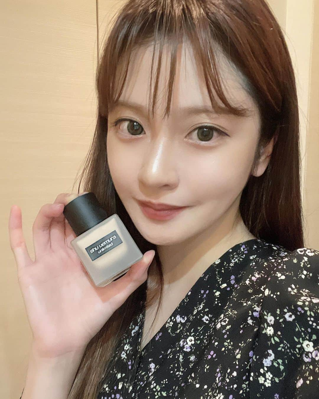 小澤美里さんのインスタグラム写真 - (小澤美里Instagram)「YouTubeで紹介した shu uemuraアンリミテッド ラスティング フルイドが当たるプレゼントキャンペーンなんですけれども🥺❣️  なんと🫰🏻！！！！  この投稿にコメントしたら応募出来ることになったよ🤍🏹 👏🏻  こちら↓ ３つ記入してコメントしてね☺️  ①希望する色番 （公式サイトで診断も可能です） ②製品に期待することは？  例：(長時間つけててももちが良い / 肌へのフィット感 / 素肌のような美しさ)etc.... ③ハッシュタグもよろしくね🥹👇🏻 #シュウウエムラ素敵ファンデ  最近こればかり使ってるけど、 ほんともちが良いから是非試してほしい🥹 結構カバー力あるから、少量から試してみてね☺️(半プッシュくらいで十分！)  ちなみにBBQめちゃくちゃ楽しかった🏞 今年はお祭りも行きたいし、やりたいことが沢山あるよ🥲  応募期限 ：2022年8月19日まで🏃‍♂️ 当たりますように🥹💕  #シュウウエムラ #pr」8月5日 19時09分 - misatooozamisa