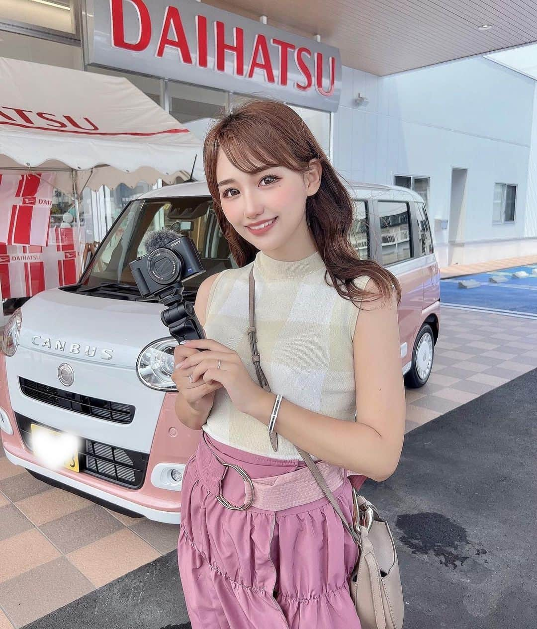 加藤里奈さんのインスタグラム写真 - (加藤里奈Instagram)「⋆ ダイハツのキャンバスで りほちゃんとお出かけしてきたよ🚗🤍  めちゃ楽しかった〜🥹  youtubeもアップされるので お楽しみに☺️  @aichidaihatsu   #ootd #fashion #instafood #instagram  #hairstyle #outfit #code #instafashion  #ファッション #撮影 #ヘアスタイル #ヘア  #コーディネート #コーデ #今日の服 #ダイハツ #キャンバス #ダイハツキャンバス #キャンバス乗りさんと繋がりたい #daihatsu #canbus #車 #ドライブ #車好きな人と繋がりたい #車好き女子 #車内 #車好き #ドライブデート #ドライブスポット」8月5日 19時34分 - katoco0326