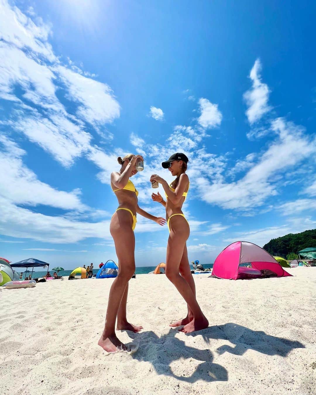 MIKUさんのインスタグラム写真 - (MIKUInstagram)「. . yellow bikini💛 . #双子 #海 #bikini」8月5日 21時27分 - miku_enamiku