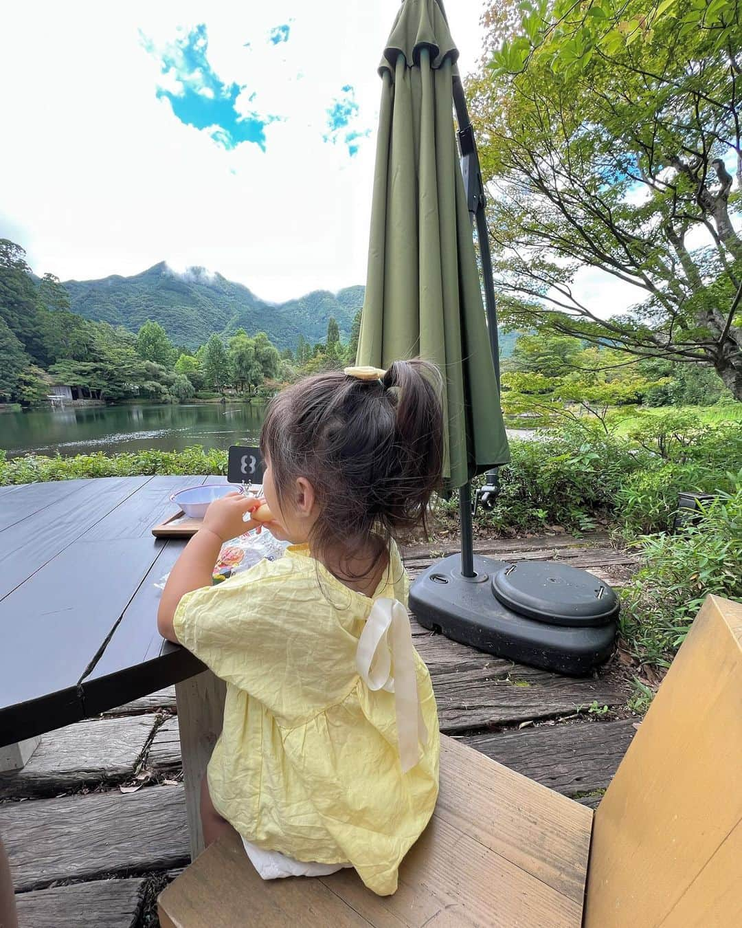 橘リンさんのインスタグラム写真 - (橘リンInstagram)「金鱗湖でモーニングした🍽 天気も良くて気持ちよかったー♡  #金鱗湖 #カフェラリューシュ #湯布院カフェ #大分カフェ #湯布院 #ママコーデ #grl #プチプラコーデ」8月5日 22時52分 - rincharon