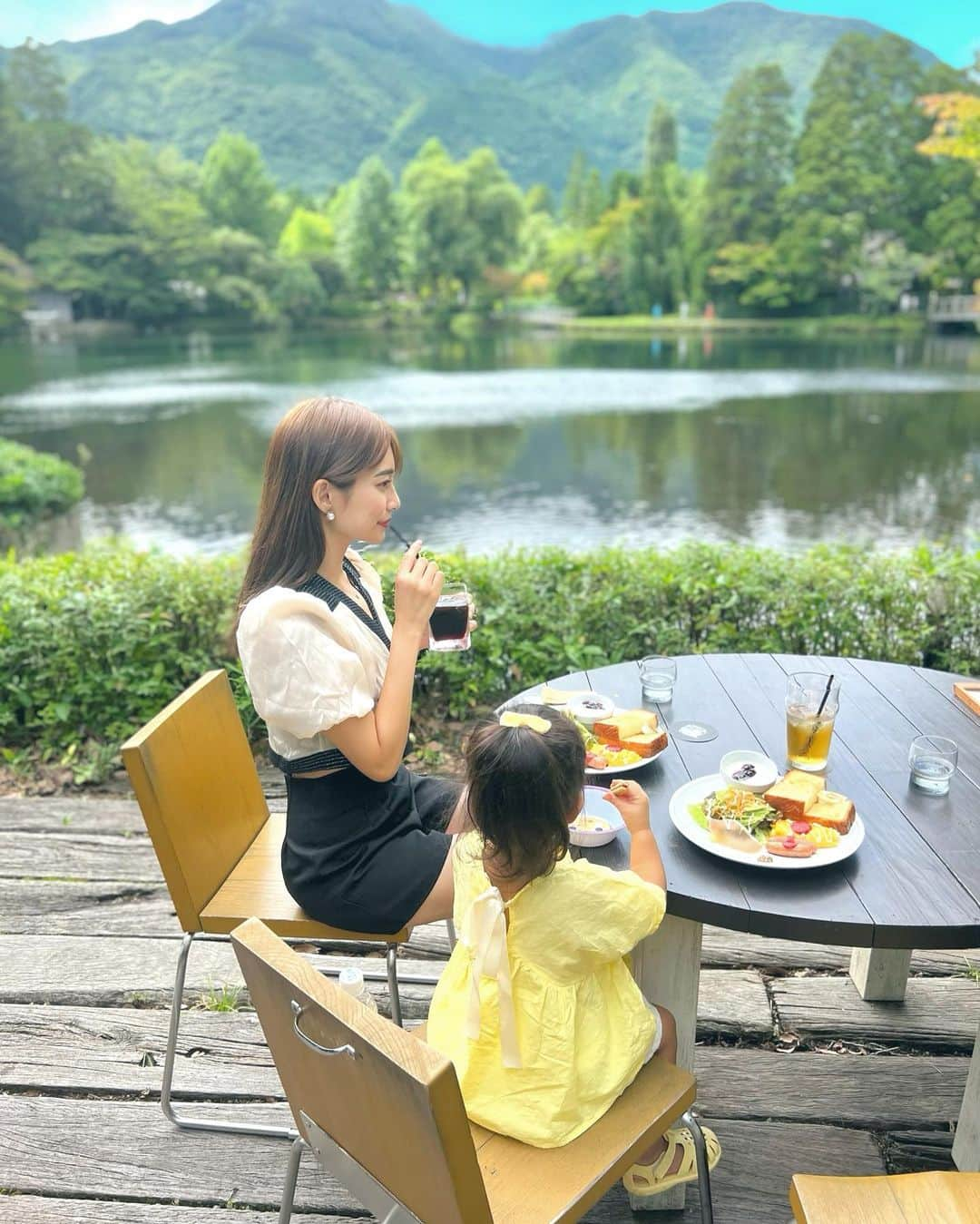 橘リンさんのインスタグラム写真 - (橘リンInstagram)「金鱗湖でモーニングした🍽 天気も良くて気持ちよかったー♡  #金鱗湖 #カフェラリューシュ #湯布院カフェ #大分カフェ #湯布院 #ママコーデ #grl #プチプラコーデ」8月5日 22時52分 - rincharon