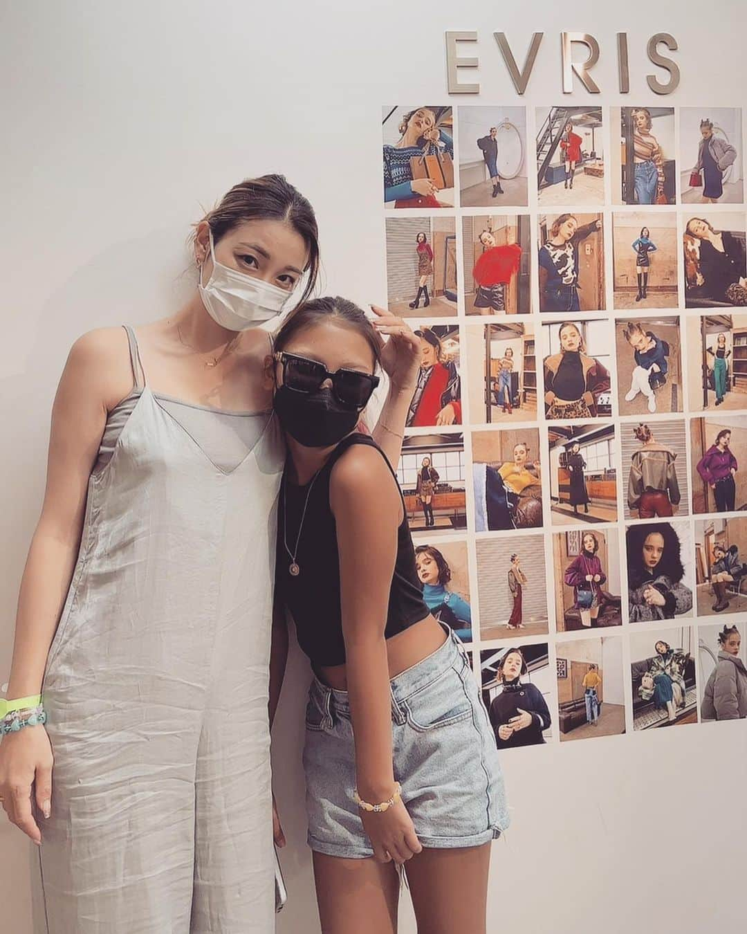 木下優樹菜さんのインスタグラム写真 - (木下優樹菜Instagram)「先日、長女と展示会に行った🖤 ファッションとか大好きだから 興味津々なのが可愛いかった🥰」8月5日 23時44分 - yukina1204xoxo