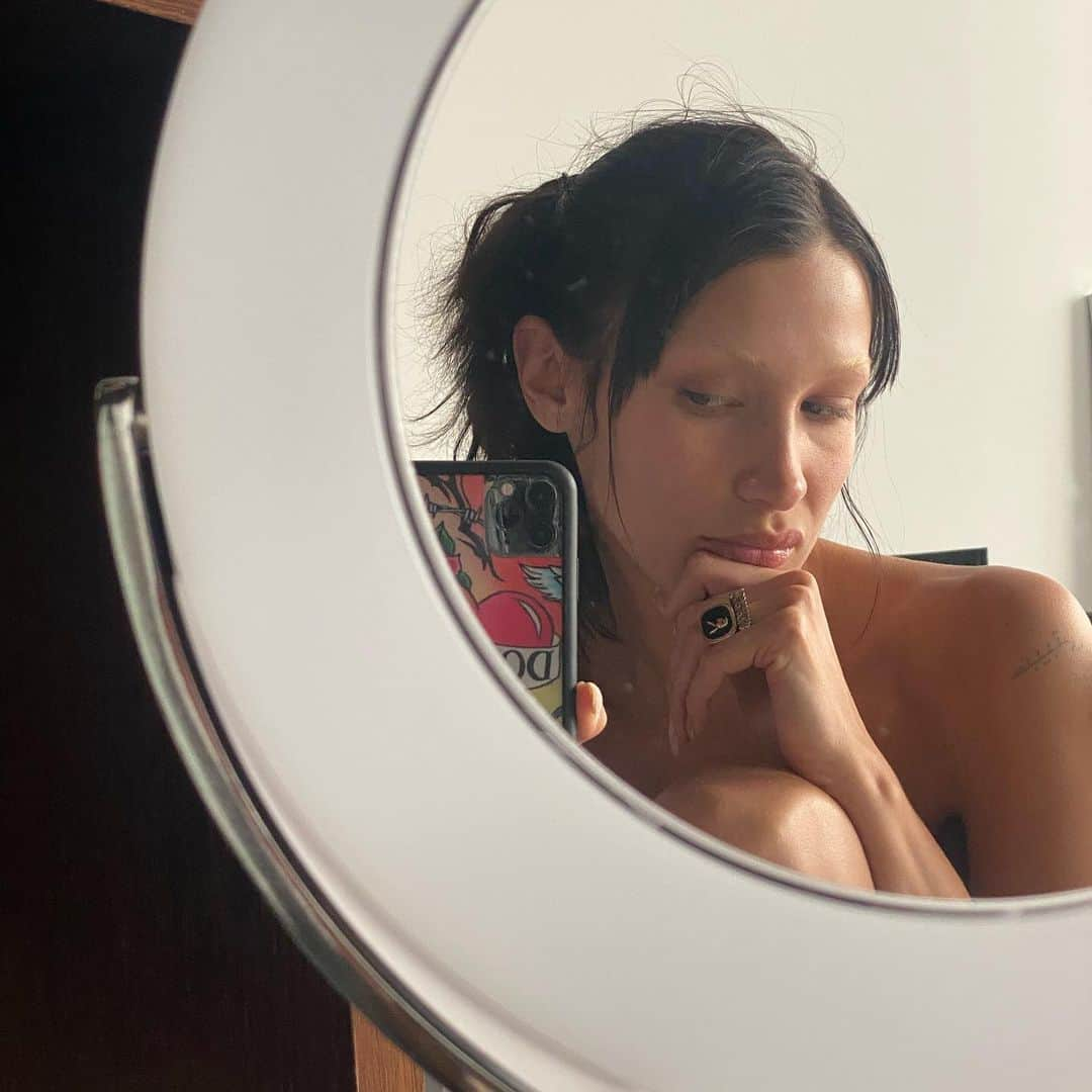 ベラ・ハディッドさんのインスタグラム写真 - (ベラ・ハディッドInstagram)「@kineuphorics 😉」8月6日 7時42分 - bellahadid