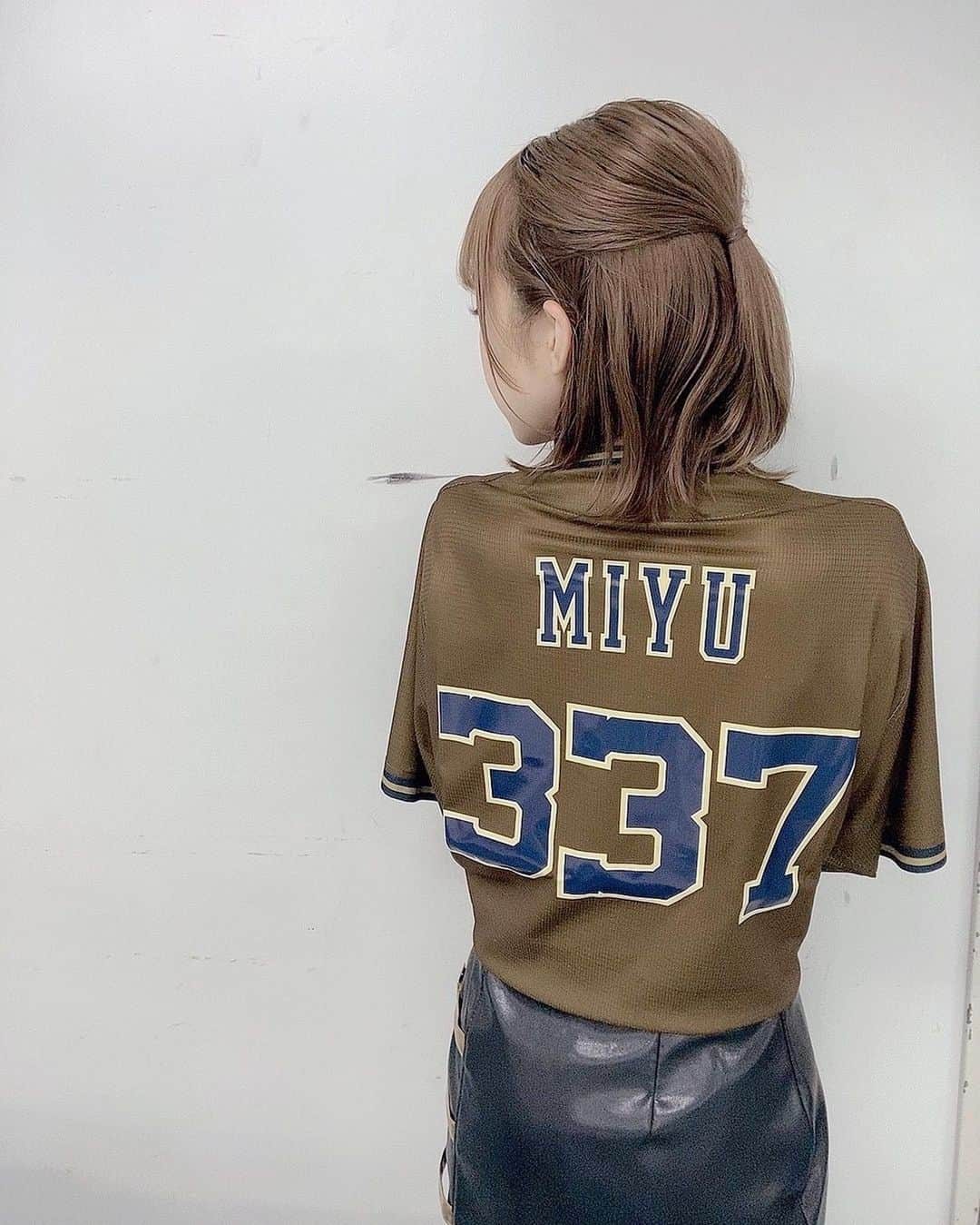 MIYUさんのインスタグラム写真 - (MIYUInstagram)「⁡ ⁡ 「 Bs夏の陣2022  supported by DmMiX 」🦖🤎 ⁡ ⁡ ユニフォームどうですか〜？？♩ ⁡ ⁡ 毎年ユニフォームが 本当に楽しみなんです🥹🫶🏻✨ ⁡ ⁡ 皆様はどの夏の陣ユニフォームが お気に入りですか？？ ⁡ ⁡ #オリックス #Bs2022 #BsGirls #オリ姫 #野球 #プロ野球 #オリックスバファローズ  #野球女子 #野球好き #ユニフォーム女子  #baseball #ORIX #Buffaloes #MIYU #miyu_337  #🐼」8月6日 9時19分 - miyu_bsgirls_337