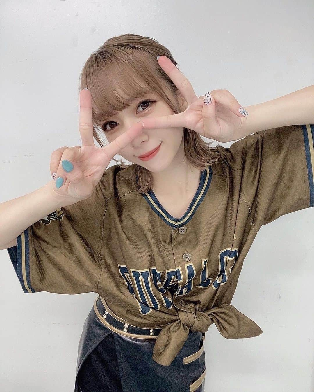 MIYUさんのインスタグラム写真 - (MIYUInstagram)「⁡ ⁡ 「 Bs夏の陣2022  supported by DmMiX 」🦖🤎 ⁡ ⁡ ユニフォームどうですか〜？？♩ ⁡ ⁡ 毎年ユニフォームが 本当に楽しみなんです🥹🫶🏻✨ ⁡ ⁡ 皆様はどの夏の陣ユニフォームが お気に入りですか？？ ⁡ ⁡ #オリックス #Bs2022 #BsGirls #オリ姫 #野球 #プロ野球 #オリックスバファローズ  #野球女子 #野球好き #ユニフォーム女子  #baseball #ORIX #Buffaloes #MIYU #miyu_337  #🐼」8月6日 9時19分 - miyu_bsgirls_337