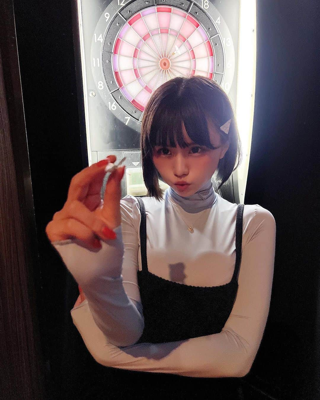 みもれもんさんのインスタグラム写真 - (みもれもんInstagram)「I played darts 🎯 It's hard to hit the target, but it's fun!🌈  ダーツをしましたぁ！🎯 全然的を狙えなくて難しいけど たのしいな＼(^ω^)／💓！！  #みもれもん #黒髪 #ボブ #ショートヘア #ショヘジョ #日本女孩 #インスタグラビア #Mimolemon #Japanesegirl #japan #asiangirl #opensea #NFT #ダーツ #darts」8月6日 11時17分 - mimore_mon0929