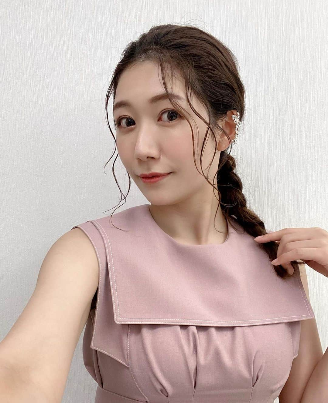 穂川果音さんのインスタグラム写真 - (穂川果音Instagram)「hairstyle  久しぶりにカノンヘア2です😊 ただのポニーテールアレンジでもあるよ！ イヤカフも新鮮〜✨  #アベプラ　#abema #気象予報士　#お天気キャスター　#穂川果音 #ポニーテールアレンジ　#かのんヘア　#ヘアアレンジ　#ヘアスタイル　#hairarrange #hairstyle #セントフォース　#お仕事記録」8月6日 13時27分 - hokawakanonn