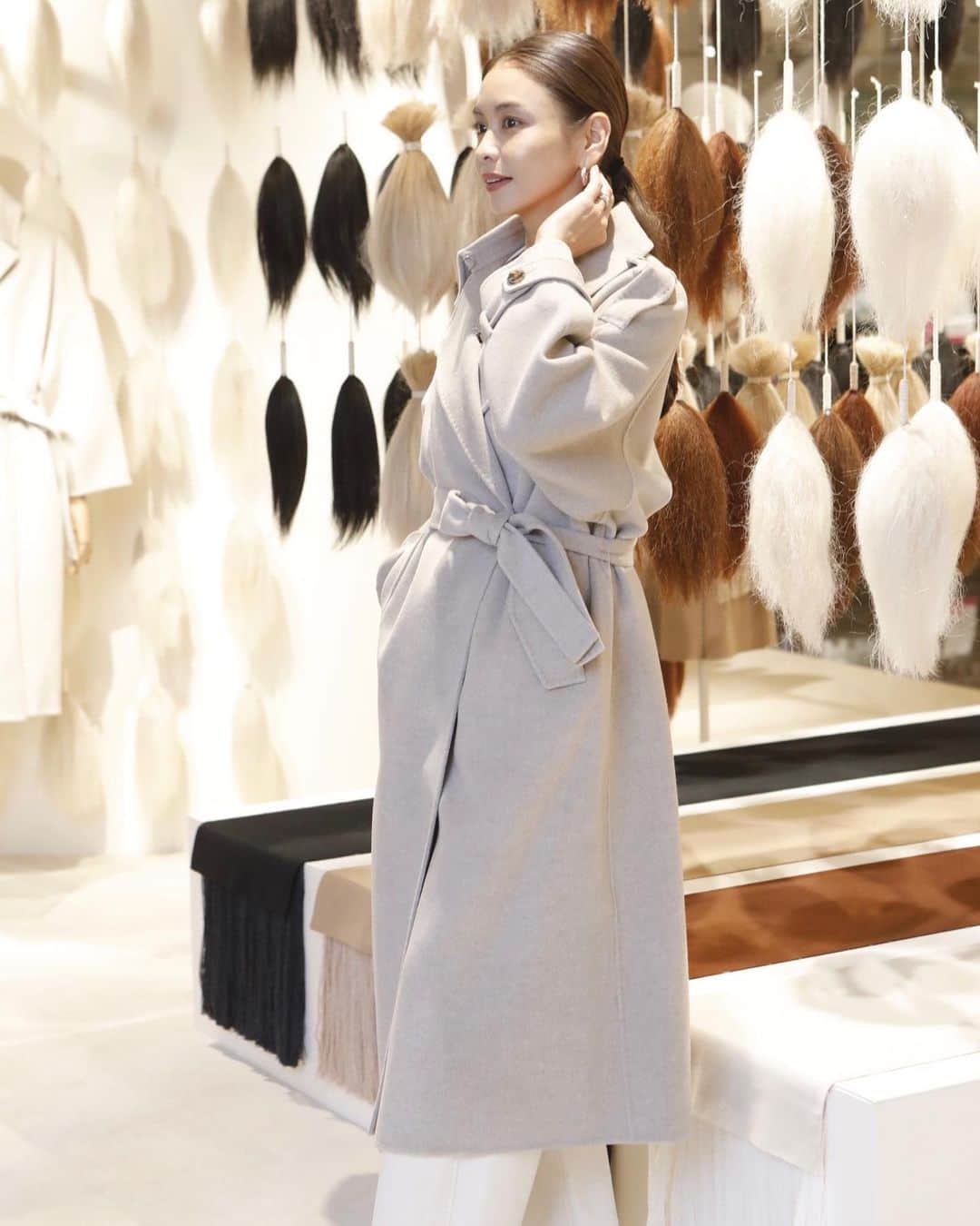 滝沢眞規子さんのインスタグラム写真 - (滝沢眞規子Instagram)「1997年上海で創立されたICICLE。 「made in earth」というコンセプトの通り、無染色の天然繊維の優しくて柔らかい風合いが魅力のブランドです🤍  私が着ているパンツスーツも　@icicle__official  スーツの上から軽やかなコートも羽織ってみました🤍 地球に優しく、上質でリッチなアイテムが揃っています🤍 伊勢丹新宿店4階にて、8月16日までポップアップが開催中なので是非🤍  @icicle__official #icicle #アイシクル @isetan_shinjuku」8月6日 13時59分 - makikotakizawa