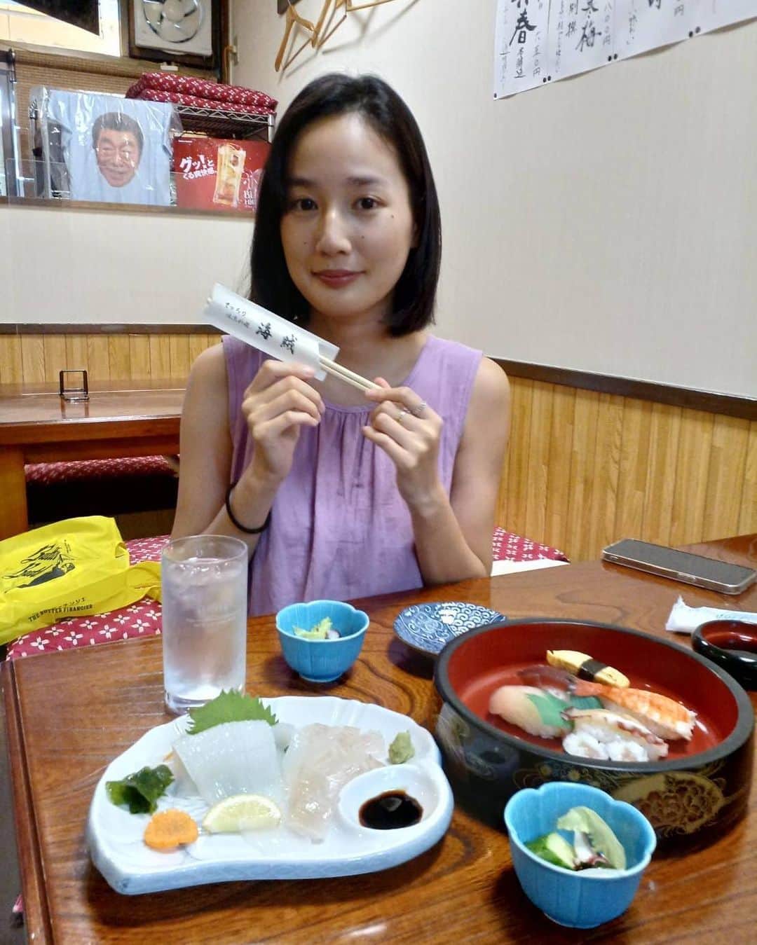 高嶋香帆さんのインスタグラム写真 - (高嶋香帆Instagram)「地方へ行くと、 安すぎて元取れてるんやろか？と心配になる居酒屋があるけど、 両親が経営する居酒屋 海賊が正にそれだと大人になってから実感する今日この頃です🏴‍☠️  美味しくて安い！！はい、最高！🍶 大阪へお立ち寄りの際は是非お越し下さいー☺️  #居酒屋海賊 #海賊の娘 #居酒屋 #居酒屋グルメ #居酒屋メニュー #居酒屋好き #japanesefood #japanesegirl #japantrip」8月6日 16時14分 - kaho_takashima