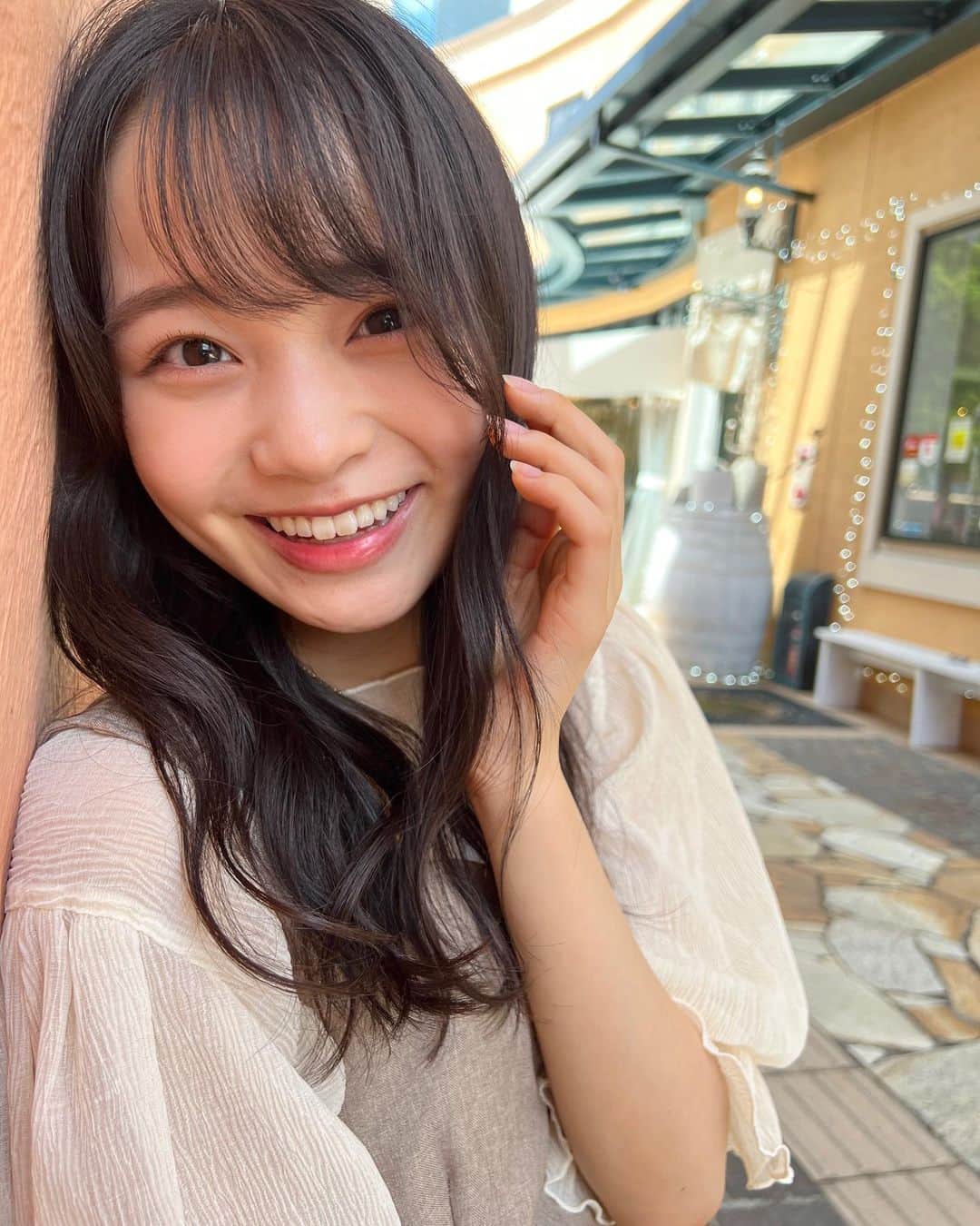 林芽亜里さんのインスタグラム写真 - (林芽亜里Instagram)「🎀 ⁡ 最近思うこと。 ⁡ 夏に外を歩いている方達みんな暑そうに見えない!!!! ⁡ 私もそう見えてるのかな?🤣 （私の心は｢暑い｣でいっぱいだけど、、笑） ⁡ この写真を撮ってる時も暑いでいっぱいでした🙊 ⁡ かき氷たべたぁ〜い！！！🍧 ⁡ #林芽亜里」8月6日 18時31分 - meari__hayashi