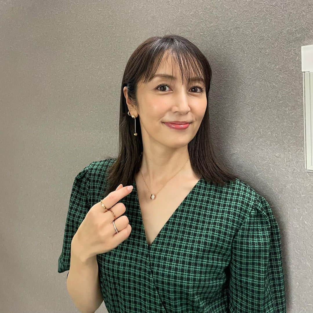 矢田亜希子さんのインスタグラム写真 - (矢田亜希子Instagram)「【オンエア】 2022年8月9日(火)19：00〜21：48 テレビ朝日『ニッポン視察団！』 衣装のワンピース @marella_japan パンプス @louboutinworld ジュエリー @piaget #ニッポン視察団#テレビ朝日#建築物#素晴らしい建物#行きたい場所#piaget のジュエリー重ね付け💎💖」8月6日 20時20分 - akiko_yada