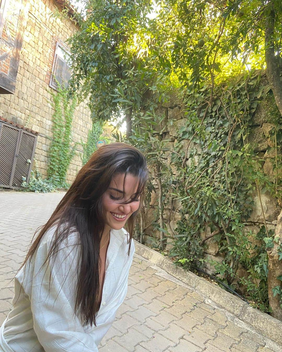 Hande Ercelさんのインスタグラム写真 - (Hande ErcelInstagram)「😂 (Kızlar zorla fotoğraflarımı çekmiştir😋)」8月6日 20時30分 - handemiyy