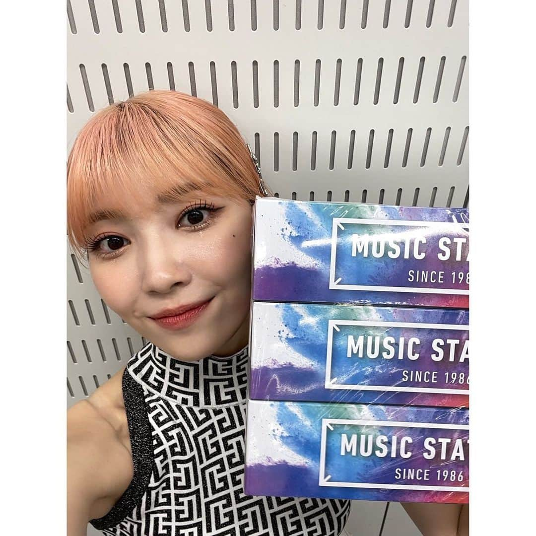 NiziUさんのインスタグラム写真 - (NiziUInstagram)「MUSIC STATION、そしてライブ・エール2022 見てくださいましたか〜？？ 久しぶりのパフォーマンスでとっても楽しかったです〜😖💜 福岡でお会い出来るのを楽しみにしてます♡♡♡  ---------------------  요즘 더워서 냉면 먹고싶어요~~~~🥺🥺🥺🥺🥺 WithU는 여름에 뭐 먹어요~?? 맛있는 음식 추천 해주세용~😆☀️  #NiziU #WithU #MAYUKA #🐱🌈」8月6日 21時39分 - niziu_artist_official