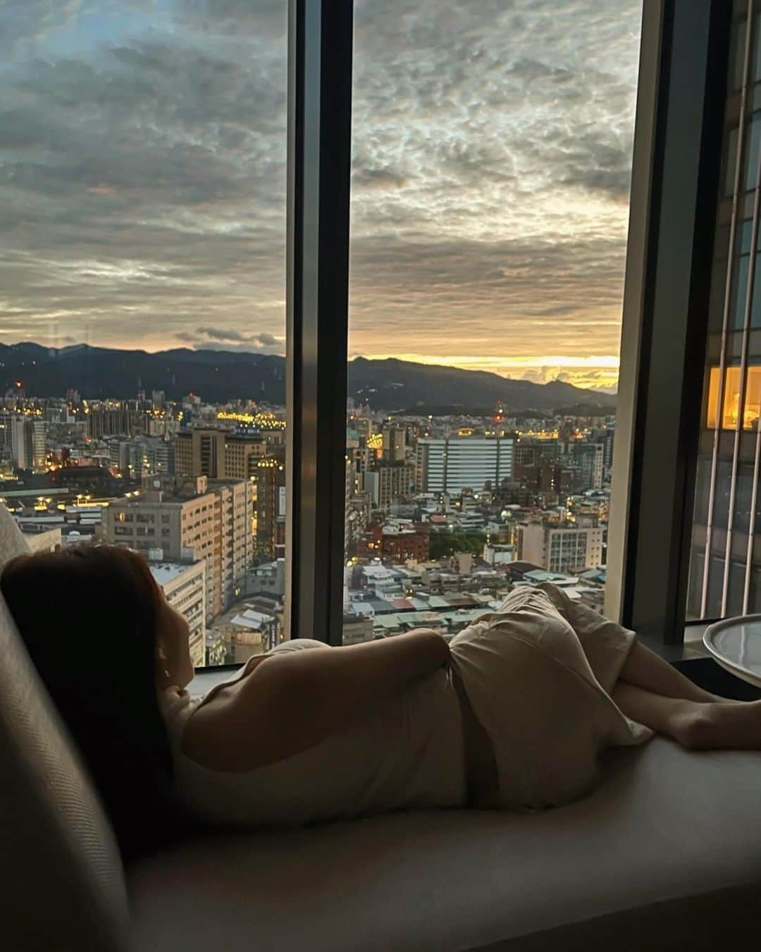 亜里沙さんのインスタグラム写真 - (亜里沙Instagram)「Waiting till sunrise with friends🌅  #alisa_in_taiwan #台湾 #台灣 #taiwan  #taipei #台湾生活 #台湾留学 #台湾旅行」8月6日 21時48分 - alisa_0302