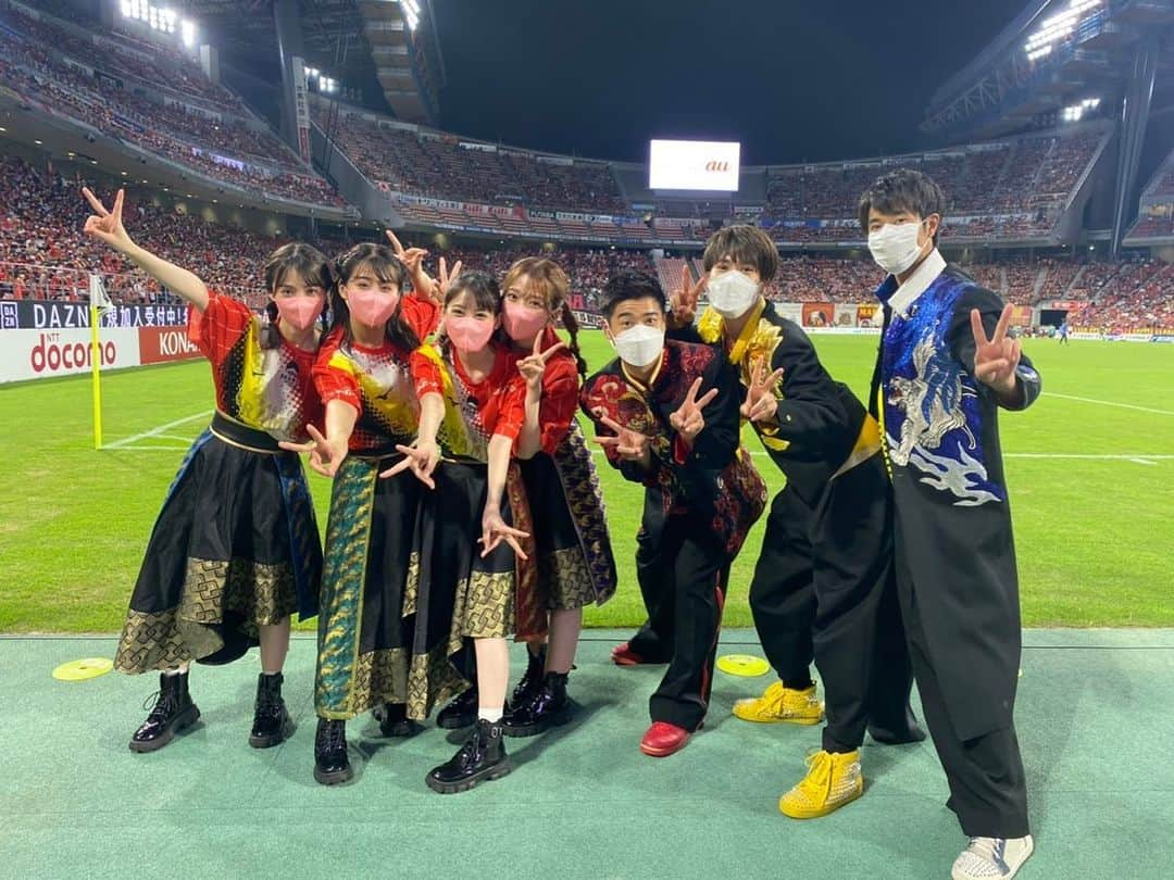 秋本帆華さんのインスタグラム写真 - (秋本帆華Instagram)「. 今年も始まりました⚽️！ #名古屋グランパス #鯱の大祭典  浦和レッズ戦 3-0で勝利🥳 選手の皆さん今日もかっこよかった🔥 帰り道も高揚がおさまらず… まだユニフォーム着てるよ😚⚽️  2019年から務めさせていただいてる広報大使✨ もっともっと盛り上げるぞー🔥」8月6日 22時15分 - honoka_akimoto_official