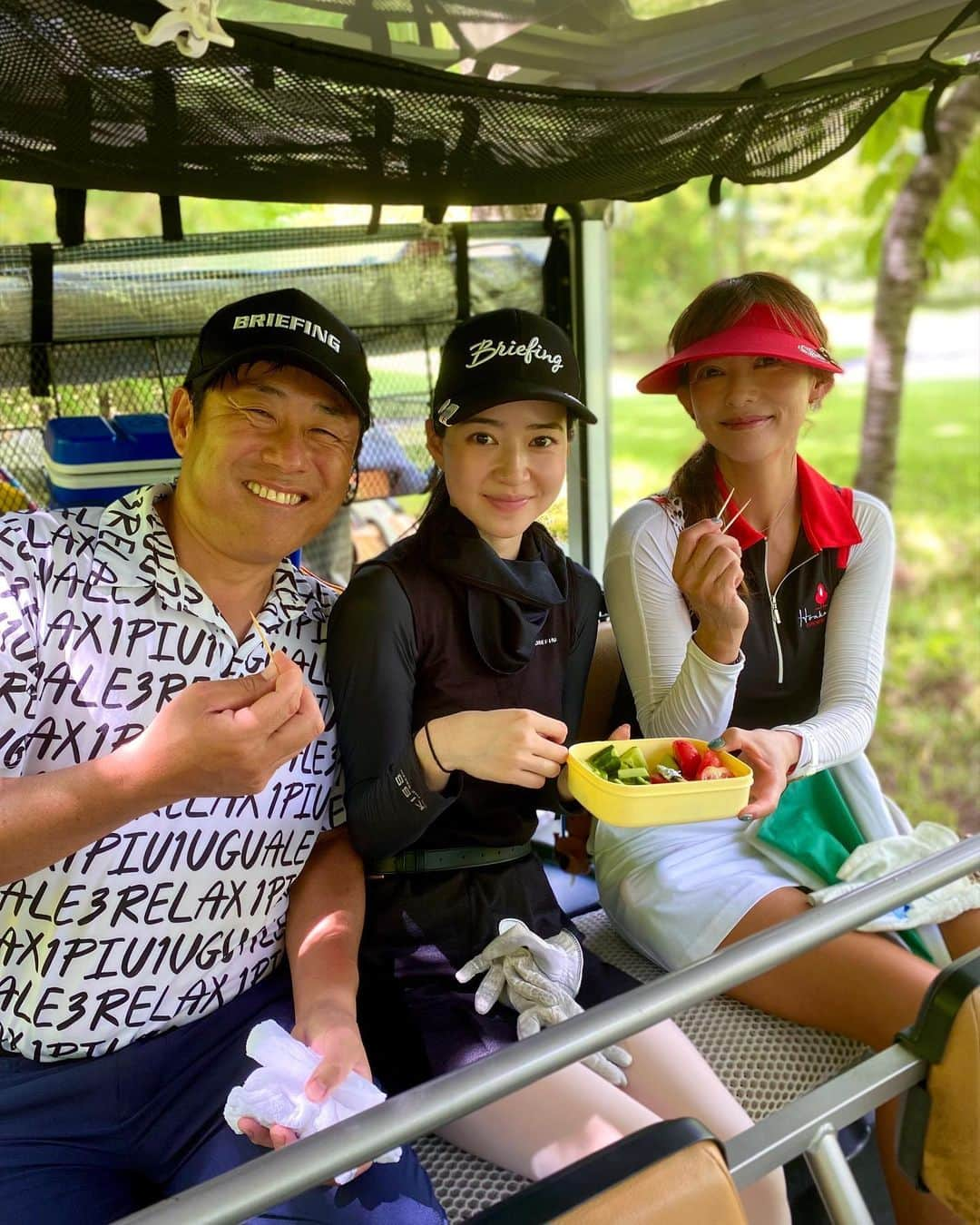 箕輪玖美さんのインスタグラム写真 - (箕輪玖美Instagram)「ゴルフ合宿@ 軽井沢⛳️  毎年恒例の倶楽部我山でラウンドからスタート✨  ナイスキャディーさんのお陰で、我山初100切り😊  宿泊はエクシブのムセオ軽井沢✨ ここのお部屋が1番愛着があって落ち着く〜💕  安定の美味しい中華🍽🥂 主人のご友人夫妻との楽しい1日目でした😊✨  #ゴルフ合宿 #軽井沢 #倶楽部我山 #スコアは99 #風が爽やか #エクシブ #エクシブ軽井沢 #ゴルフ女子 #中華が美味しい #翠陽 #エクシブ大好き#アラフィフ女子 #箕輪玖美」8月7日 7時34分 - kumi.111