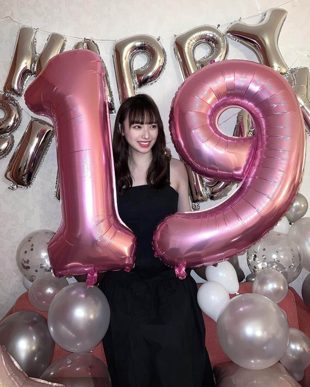 梅山恋和さんのインスタグラム写真 - (梅山恋和Instagram)「🎂  19歳になりました！  ラストティーン今まで以上に もっともっと色んな事に チャレンジして沢山経験を 積みたいです＾＾  また皆さんに嬉しいご報告 できるまで待っててねー♡  素敵な一年にするぞーー  これからも宜しくお願いします☺︎  #女子会 楽しかったーー😆 ありがとう🫶🏻🫶🏻」8月7日 9時07分 - cocona_umeyama