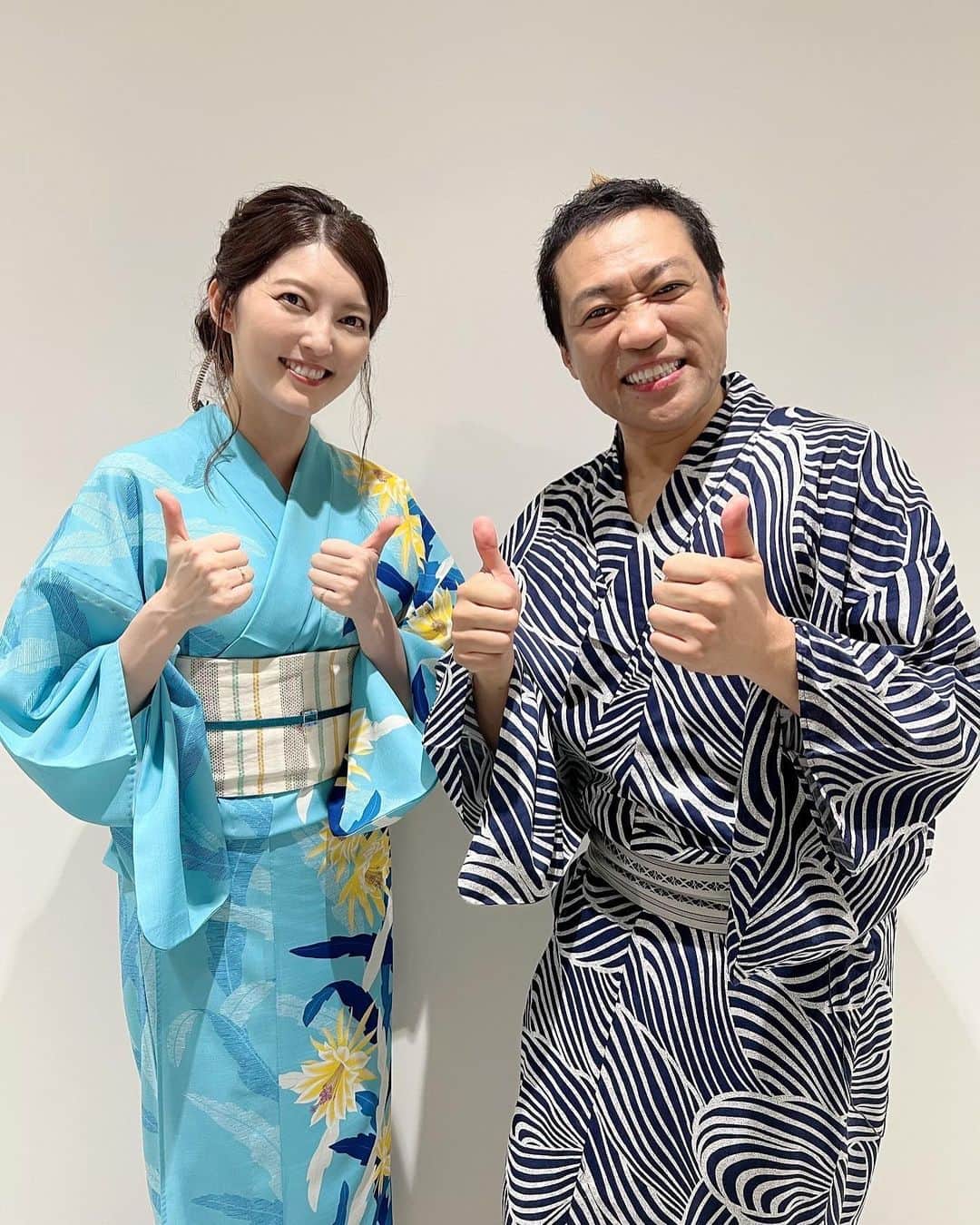 朝夏まなとさんのインスタグラム写真 - (朝夏まなとInstagram)「今年初！花火‼︎ 栄の国まつり、佐賀城下花火大会 NHKの生放送に出演させていただきました☺︎  3年ぶりに佐賀の夜空を彩った花火、最高でした👏 花火師さんやこのお祭りを開催するにあたってのみなさんの熱い想いが花火に込められていて、絶大なパワーをもらいました😭  かわいい浴衣も着られて髪型も素敵にしていただけて幸せ🤍  そしてやっと！！ はなわさんにお会いできました✨ SAGAさがー♪や新曲のお話させていただけて嬉しかったー🙌  今年は短縮版だったらしいので（それでも豪華でしたが😊）、来年はフルバージョンで見られますように🙏  #はなわ さん #佐賀 #栄の国まつり  #花火大会  #浴衣 #水色と黄色好き #💎💛 #朝夏まなと」8月7日 9時20分 - asaka_manato_official