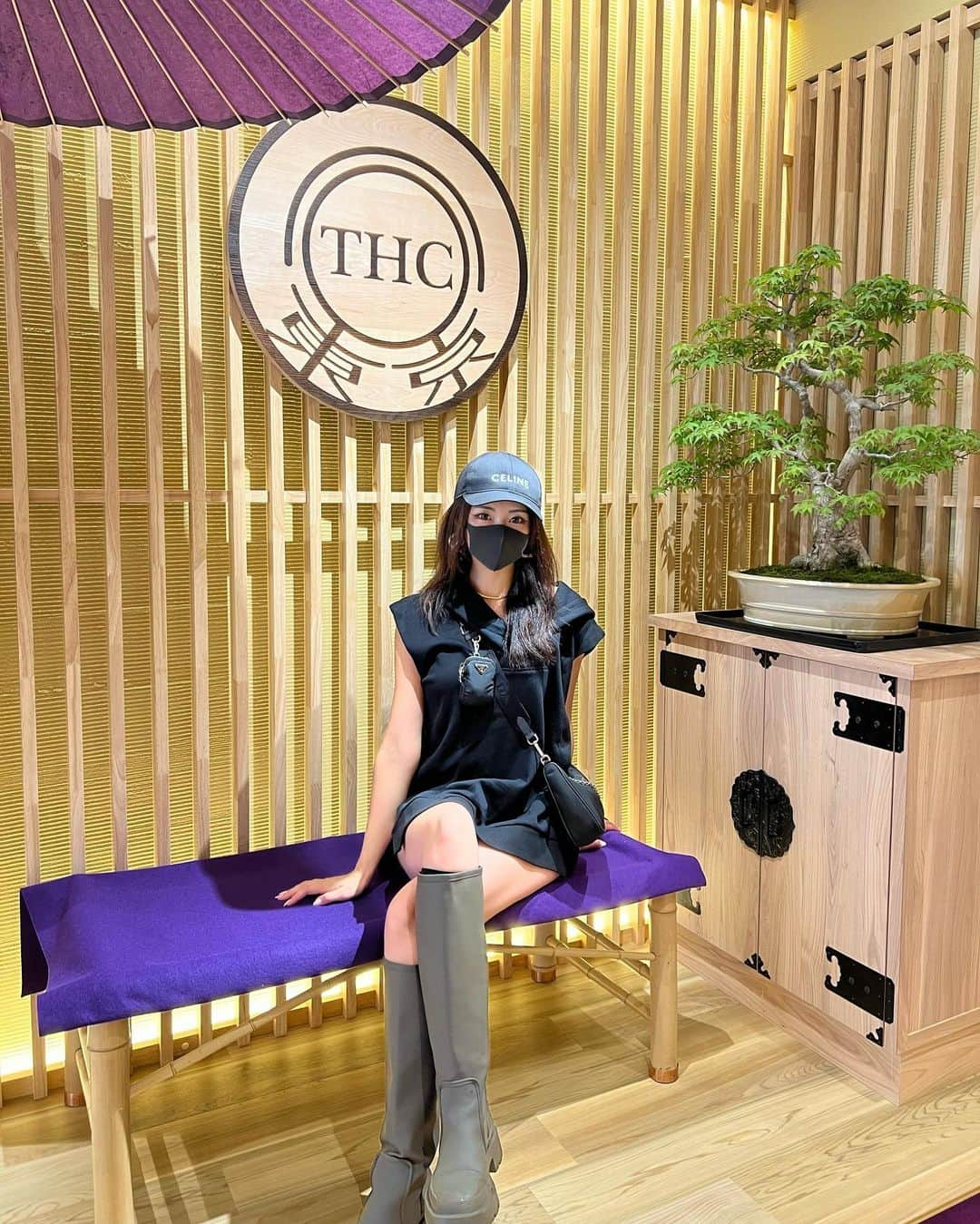 CHIHAさんのインスタグラム写真 - (CHIHAInstagram)「帰国してすぐ向かったのは @tokyo_hills_clinic ❤️‼︎  杉浦先生に「綺麗になりたいです」 ってお願いするだけで全部お任せの月1ケア🫣💓  お肌がピッカピカに生まれ変わるの！！ 大好きなクリニック!!  お肌って整形級にお顔変わるから、 信頼できる先生にお願いするのが1番‼︎‼︎🥰  マクロゴールピーリングと、美容液をたっぷり導入してもらったよ👏  #肌ケア #美容 #ピーリング #東京ヒルズクリニック #美肌 #ノーファンデ #ノーファンデ肌」8月7日 17時10分 - chiha6170