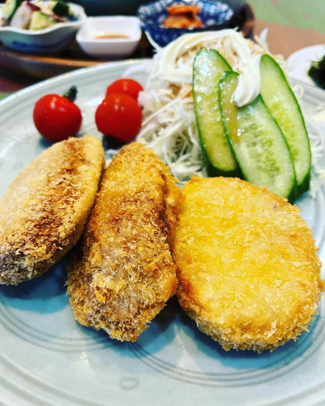 金村義明さんのインスタグラム写真 - (金村義明Instagram)「晩飯スタート 加古川大福精肉店のコロッケ、ビーフメンチ、ポークメンチ 超劇ウマママママシ！ CSプロ野球ニュース　電話出演 担当ゲームヤクルト巨人戦」8月7日 18時13分 - yoshiaki_kanemura