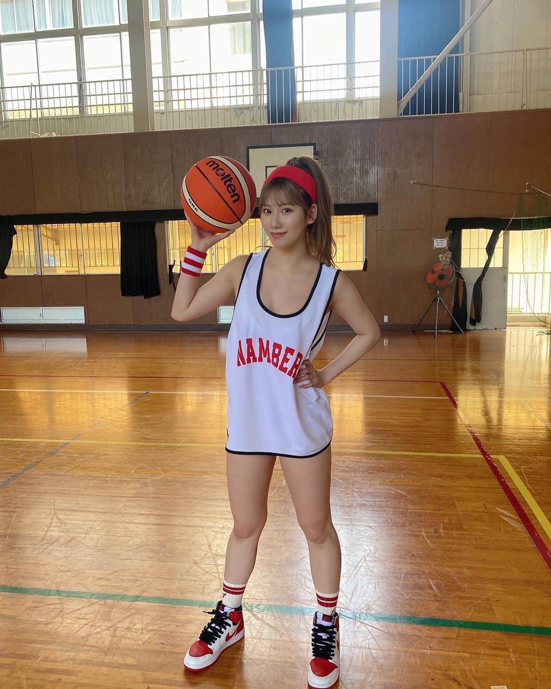 石田優美さんのインスタグラム写真 - (石田優美Instagram)「一緒にバスケしよ？🏀  #blt #オフショット #バスケ #バスケ見るの大好き  #🏀」8月7日 19時37分 - yu_mi_1012