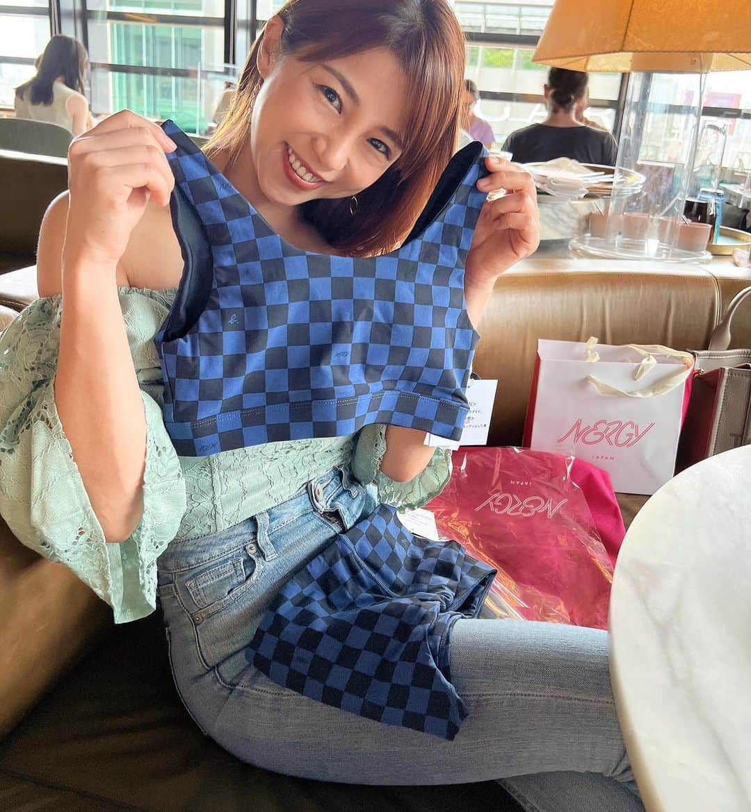 庄司ゆうこさんのインスタグラム写真 - (庄司ゆうこInstagram)「お祝い続き💓 まず1枚目は華彩ななちゃんのお誕生日お祝いを銀座billsで❣️ 41歳には全く見えない😂 いつも一緒にいて、絶対ななちんのほうが若く見られる🤣 今月は子連れでも遊ぶ約束しているし、楽しみだなぁ💓 本当に何でも話せる大事な友人です💓 そして5枚目は弊社インストラクターのきょうこ先生のお誕生日会❣️ もう10年以上働いてくれている恭子ちゃん✨毎週、朝６時からのレギュラーレッスンを長く続けてくれて本当に感謝☺️ これからもよろしくね💓 #お誕生日#ランチ会#お祝い#銀座#bills#ヘブンリー#代官山」8月7日 22時30分 - yuko.shoji