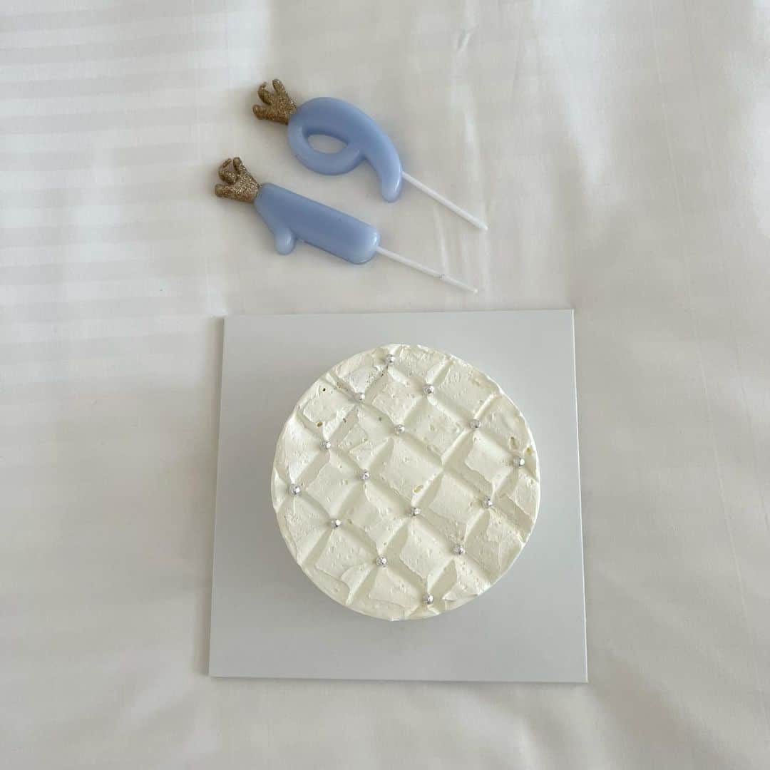 梅山恋和さんのインスタグラム写真 - (梅山恋和Instagram)「♡  @cakeshop.jp さんの キルティングケーキ🎂  めちゃめちゃお洒落で かわいくて美味しかった(;_;)  #お誕生日ケーキ#センイルケーキ」8月8日 0時19分 - cocona_umeyama