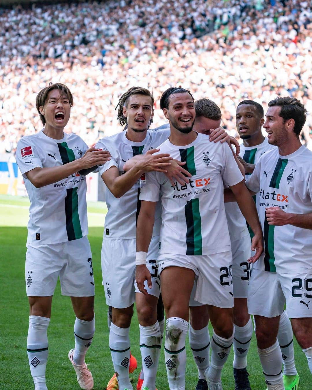 板倉滉さんのインスタグラム写真 - (板倉滉Instagram)「Bundesliga debut ✔️  First match at Borussia Park ✔️  3 points ✔️   Thanks for all your support!!  @borussia」8月8日 2時47分 - kouitakura