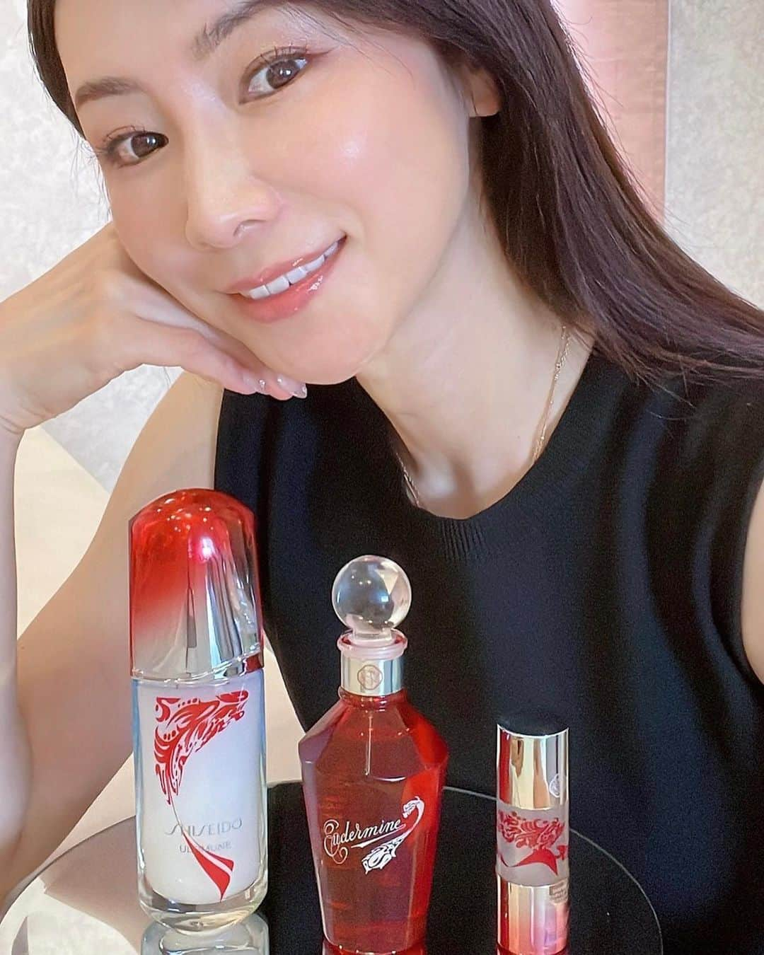 水谷雅子さんのインスタグラム写真 - (水谷雅子Instagram)「資生堂創業150周年を記念した限定デザイン商品がでました。😃💕💕 ボトルがお洒落で華やかに登場です。✨✨ ドレッサーに並べるだけでテンションが上がります。🎶🎶 アルティミューンに化粧液と集中美容液も加わってトータルスキンケア。 使い続けて実感！透明感のある肌に導いてくれます。😉👍✨✨ @shiseido_japan #SHISEIDO #150周年 #pr #資生堂#アルティミューン #化粧水#美容液 #透明感#潤い#しっとり#弾力のある肌  #スキンケア#テンションが上がる #水谷雅子#水谷雅子beautybook50の私  #水谷雅子の美容の秘訣シリーズ」8月8日 11時00分 - mizutanimasako