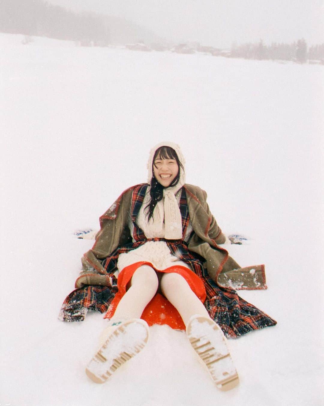 愛わなびさんのインスタグラム写真 - (愛わなびInstagram)「.  #i_ni_naru project Winter season ☃️  ph / Sayo Shindo h / @u_rinthyy  st / @__m__d__r__  music producer / @yajimatakuma  lyric / @c_wantyou  song teacher / @mamiko44117  design / @nishiyarna」8月8日 12時35分 - zuruine