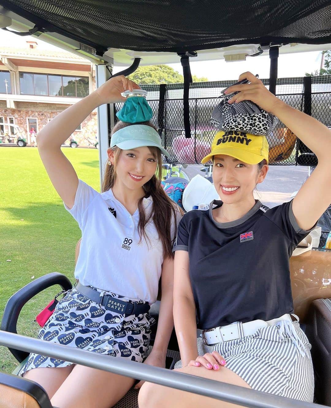 庄司ゆうこさんのインスタグラム写真 - (庄司ゆうこInstagram)「みどりちゃんと初ゴルフ⛳️💖 暑すぎなので朝６時スタートのスルーで、私たちがトップバッターでした✨✨ 氷のう持って行っててよかったぁー😭 あるのとないのとは全然違う😂 ランチの豚カツ膳も美味しかったぁ❣️ 今日のゴルフウェアは @michiko_london_golf  可愛いゴルフウェア着ると暑くても頑張れる☺️ 今日も最高に楽しいゴルフでした💖 #ゴルフ#ゴルフウェア#ゴルフコーデ#ゴルフ女子#オークヒルズカントリークラブ#女子に優しいゴルフ場#真夏#炎天下#氷のう#ゴルフ好きな人と繋がりたい」8月8日 16時42分 - yuko.shoji