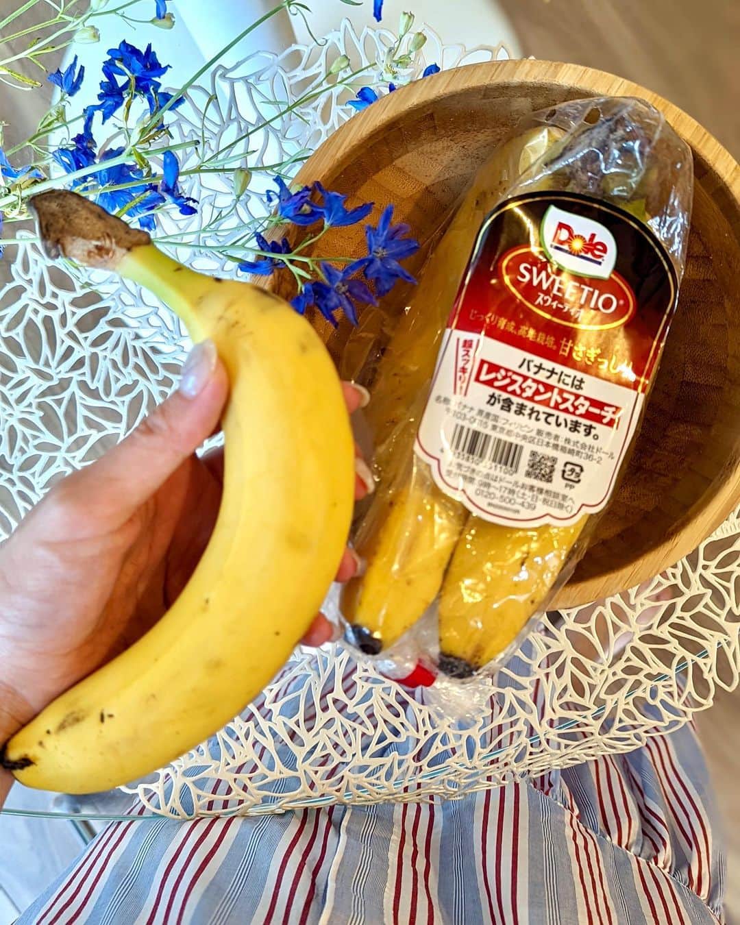 石井里奈さんのインスタグラム写真 - (石井里奈Instagram)「こんばんは✨ 8月に入って、Doleさんが行っているバナナで1日2本のバナ活チャレンジキャンペーンに参加してます🍌🍌 . 普段からバナナ大好きでよく食べてたんだけど、バナナに含まれるレジスタントスターチが、食物繊維を摂った時と同じように腸内環境を整える効果が期待されるんだって❣️ まさにスーパー食物繊維✨ . しかも美味しくてぺろりと食べれちゃう🥰🍌そのままでもスイーツのアレンジにしても美味しいよね🤍 私は朝一本、運動前後で一本食べてます！運動しなかった日は手軽に間食にしたりしてるよ🤍 . バナ活に関する情報はDoleさんのアカウントをチェックしてみてね🤍 @dole.sunshine.jp  . #ドールバナナ #Doleバナ活1日2本 #レジスタントスターチ #スッキリ #バナナ #banana #ダイエット #トレーニング #腸内環境 PR @dole.sunshine.jp」8月8日 19時29分 - ri7tin1025