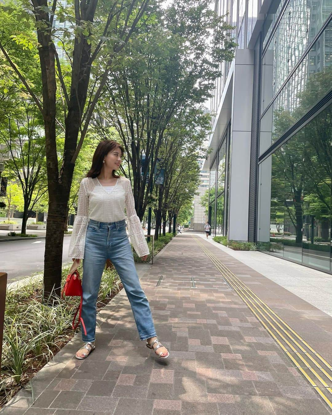 郡司恭子さんのインスタグラム写真 - (郡司恭子Instagram)「* この日は 行ってみたかった場所へ👖✨  穴の空いてる服〜！と ツッコミが聞こえてきそう…🤭笑 （よく部員からそう言われてるんです笑）  #latergram #sunday #private  #お気に入り #🍮 #プリン #👖 #デニムコーデ  #日本テレビ #日本テレビアナウンサー #郡司恭子」8月8日 21時26分 - kyoko_gunji