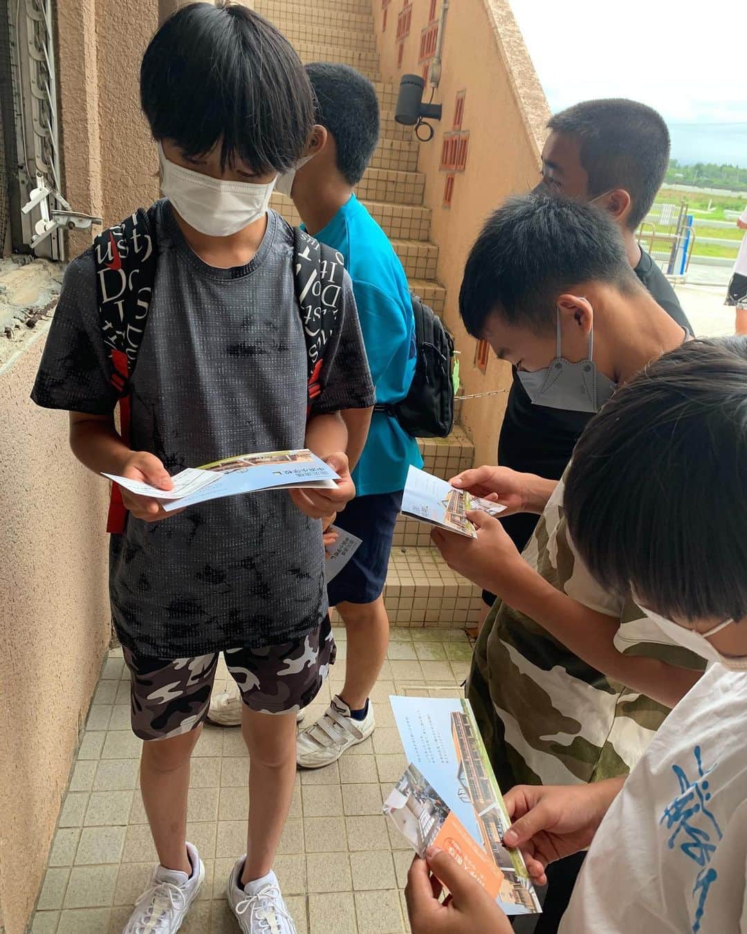 岩隈久志さんのインスタグラム写真 - (岩隈久志Instagram)「夏合宿の最終日は宮城県山元町の震災遺構「中浜小学校」に伺わせていただきました。  この子達が１歳〜３歳の頃に起こった東日本大地震。  宮城県に初めて来た子達ばかりでしたので、それぞれが真剣に学んでくれてとても意味のある時間を過ごさせていただきました。  皆さんもぜひ足を運んでみてください。  #中浜小学校 #宮城県亘理郡山元町  #東日本大地震」8月8日 23時23分 - hisashiiwakuma_21